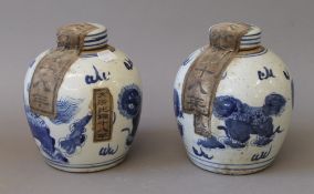 A pair of Chinese blue and white porcelain ginger jars. 15.5 cm high.