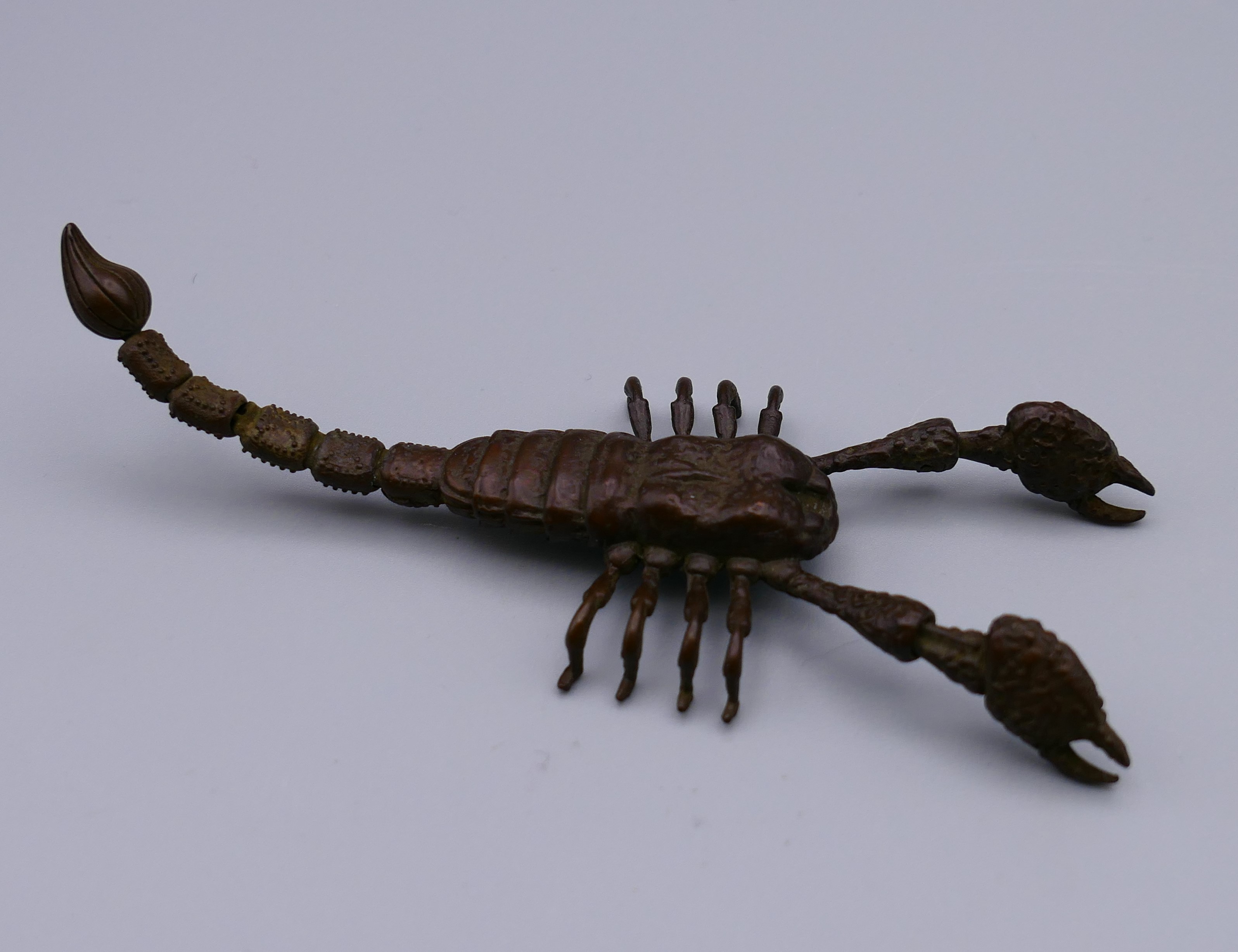 A bronze articulated model of a scorpion. 8 cm long. - Bild 2 aus 5