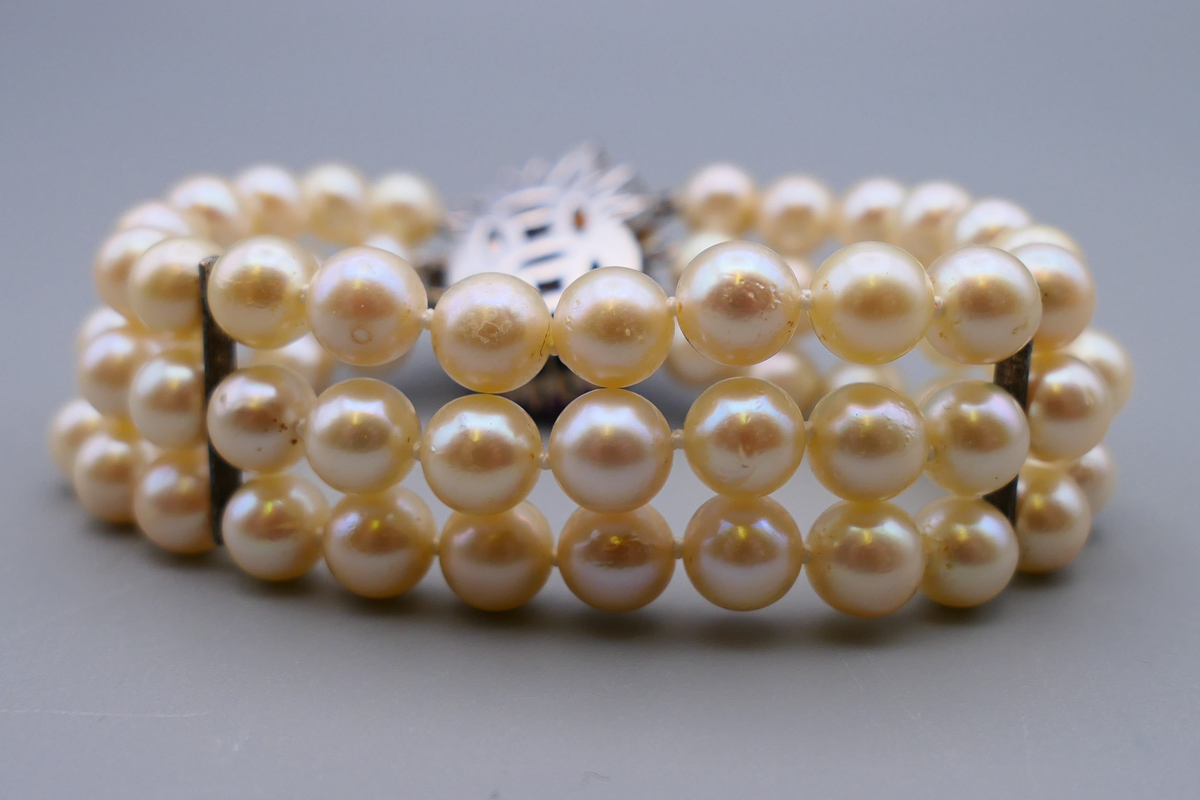 A three strand pearl bracelet, with ruby and diamond set 14 K gold clasp. 18 cm long. - Image 4 of 12