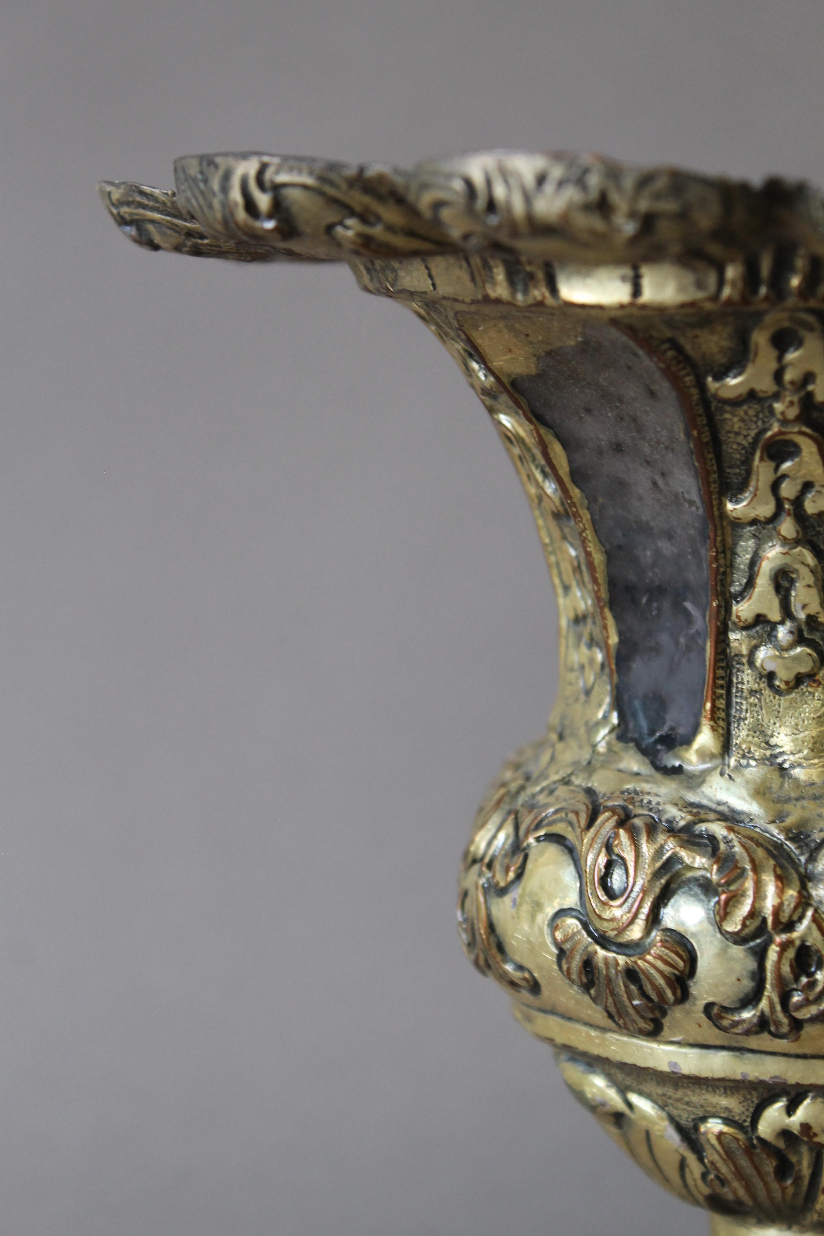 A pair of 19th century gilt copper chalices. 21 cm high. - Bild 5 aus 5