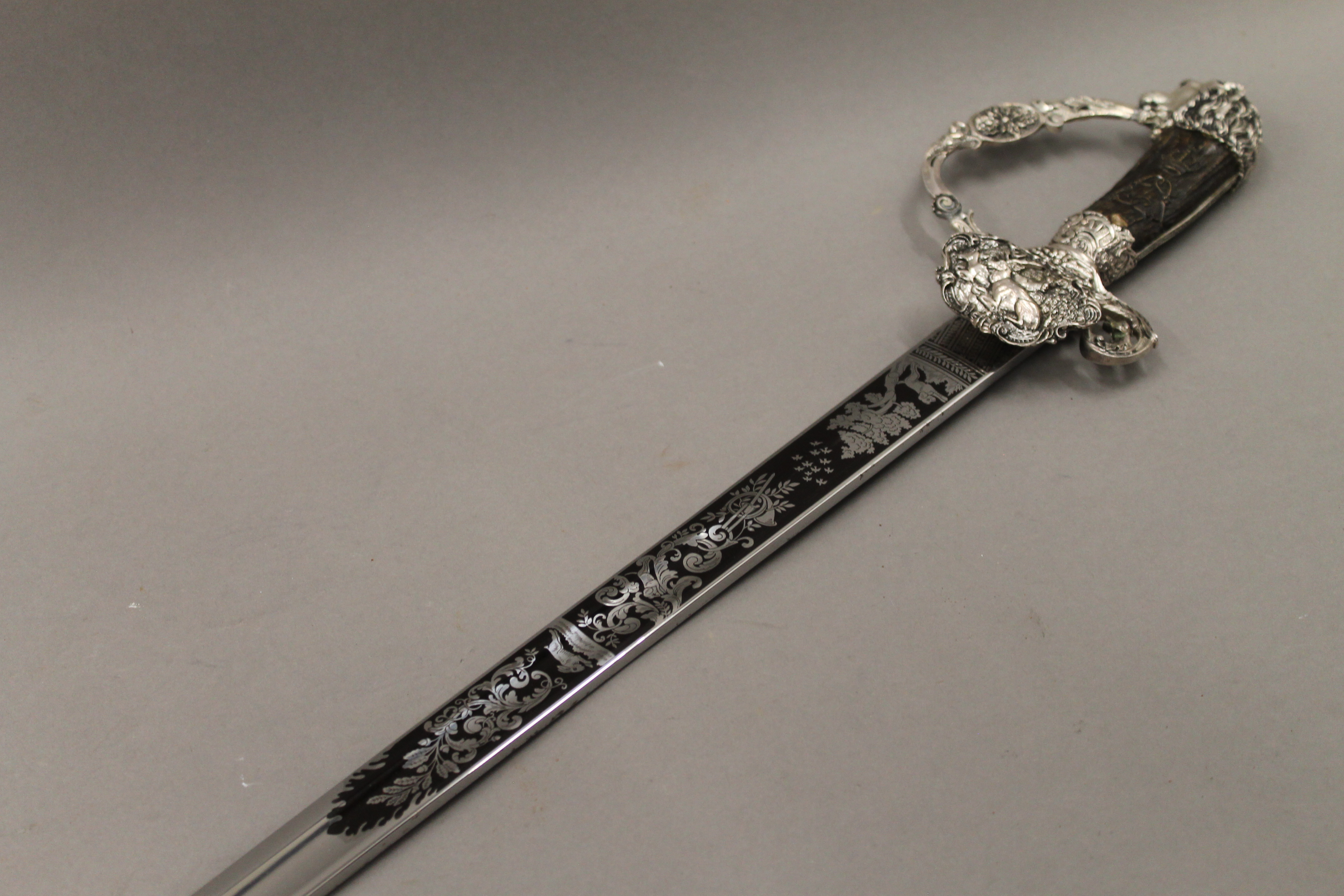 A hunting hanger, the scabbard and handle with silvered mounts. 80 cm long. - Image 4 of 6