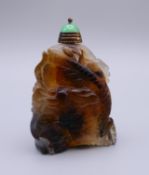 A Chinese carved agate snuff bottle. 5.5 cm high.