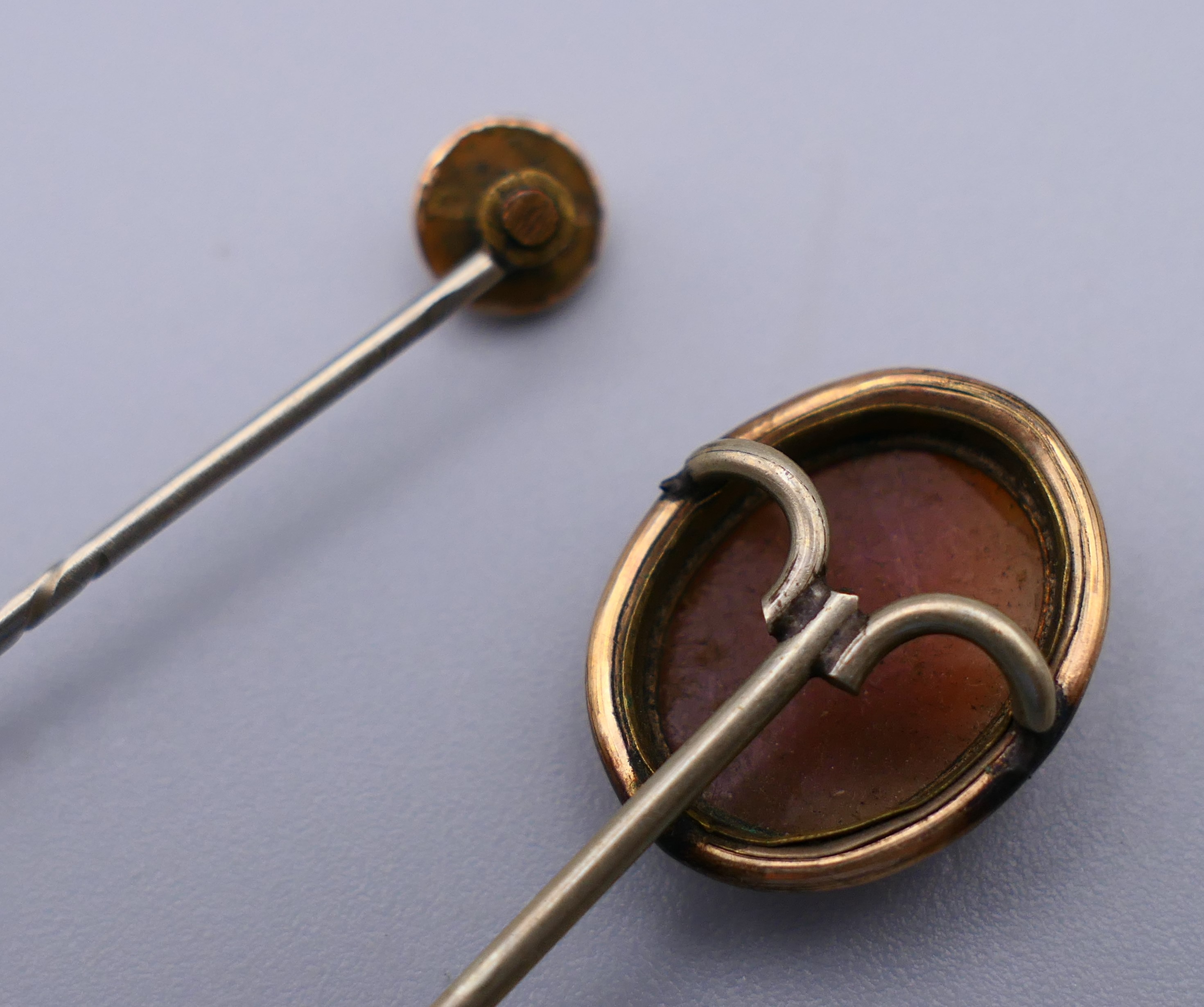 An unmarked gold bar brooch and two stick pins. - Image 5 of 5