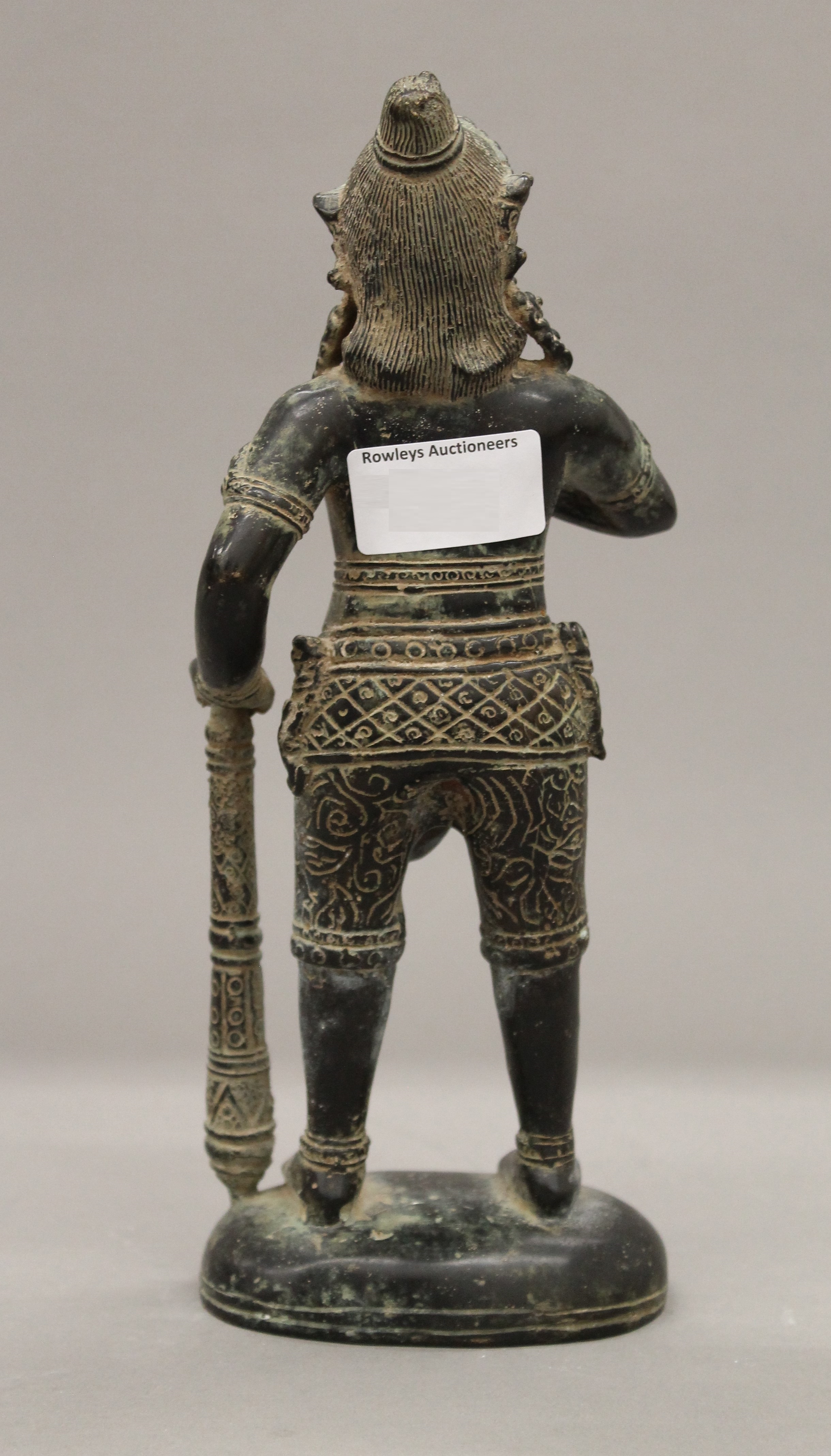 An Eastern bronze model of a warrior. 25 cm high. - Bild 4 aus 5