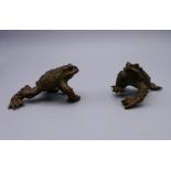 A pair of bronze frogs. Each approximately 5 cm long.