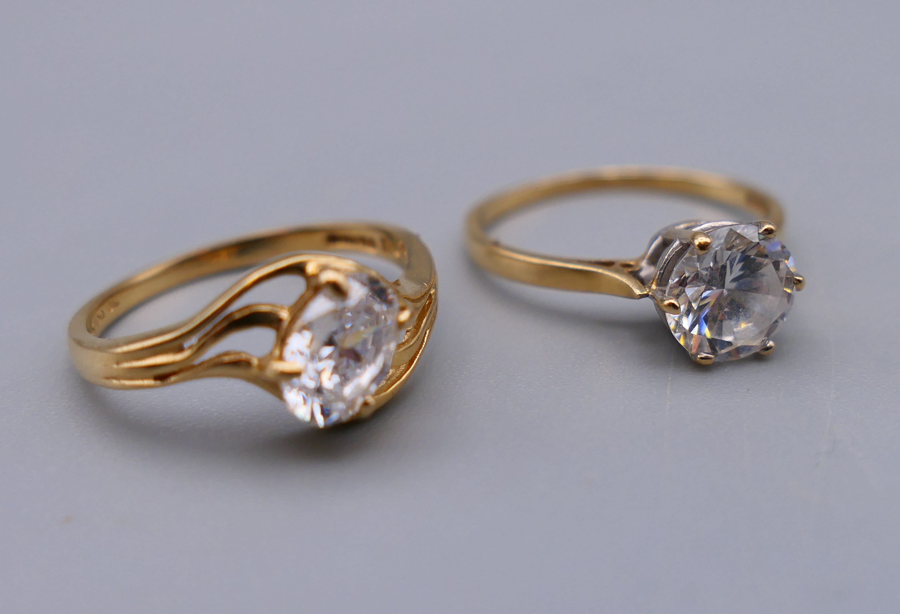 A 14 ct gold ring (1.8 grammes total weight) and a 9 ct gold ring (2 grammes total weight). - Image 3 of 3