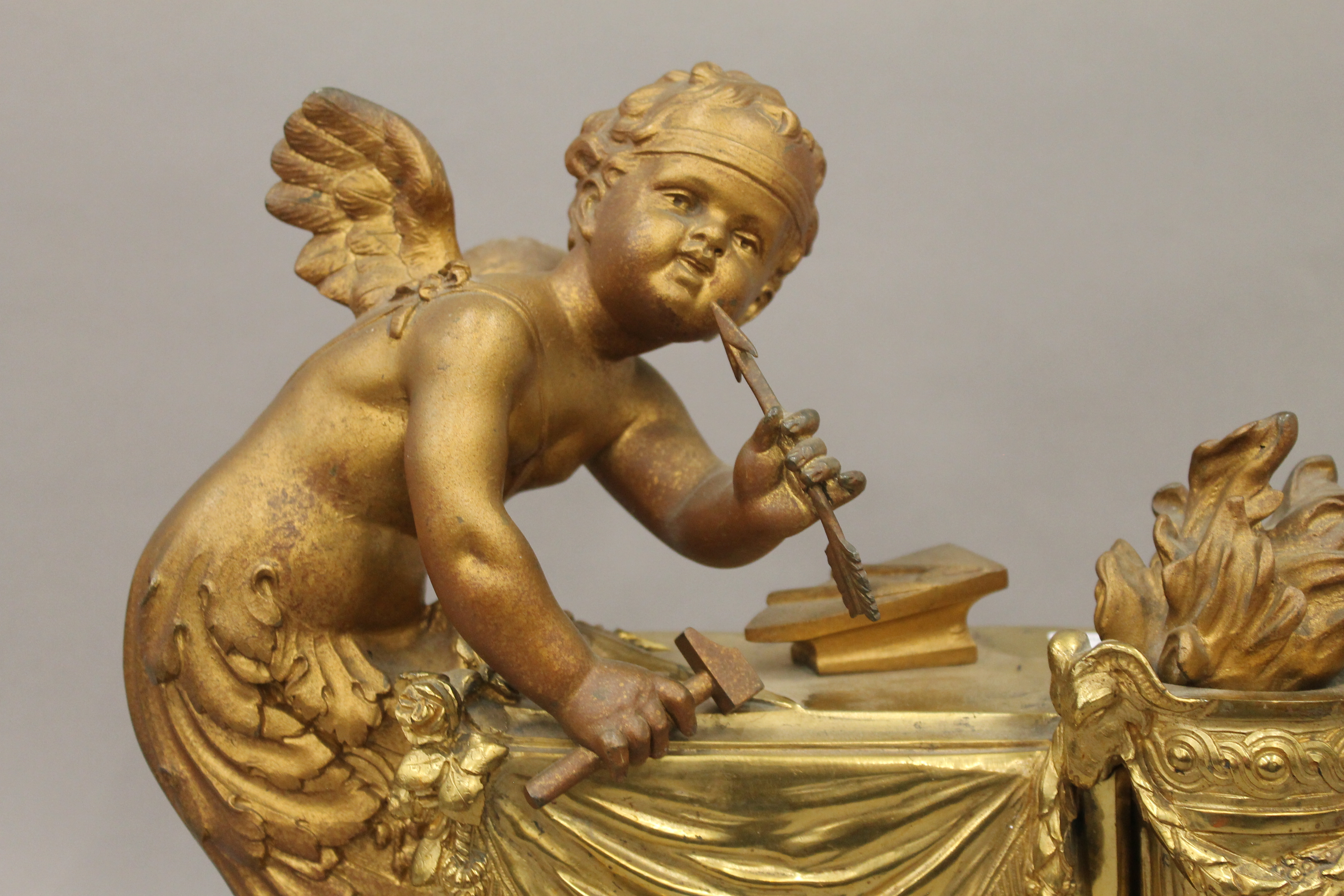 A bronze model of a cherub. 33.5 cm wide. - Bild 2 aus 3