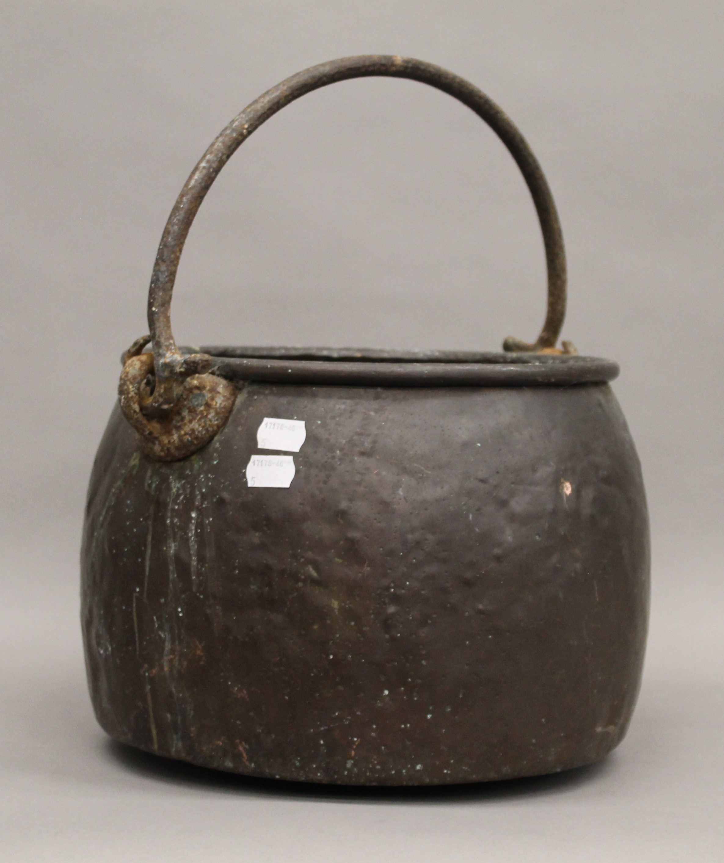 A 19th century copper cauldron. 35 cm wide. - Image 3 of 3