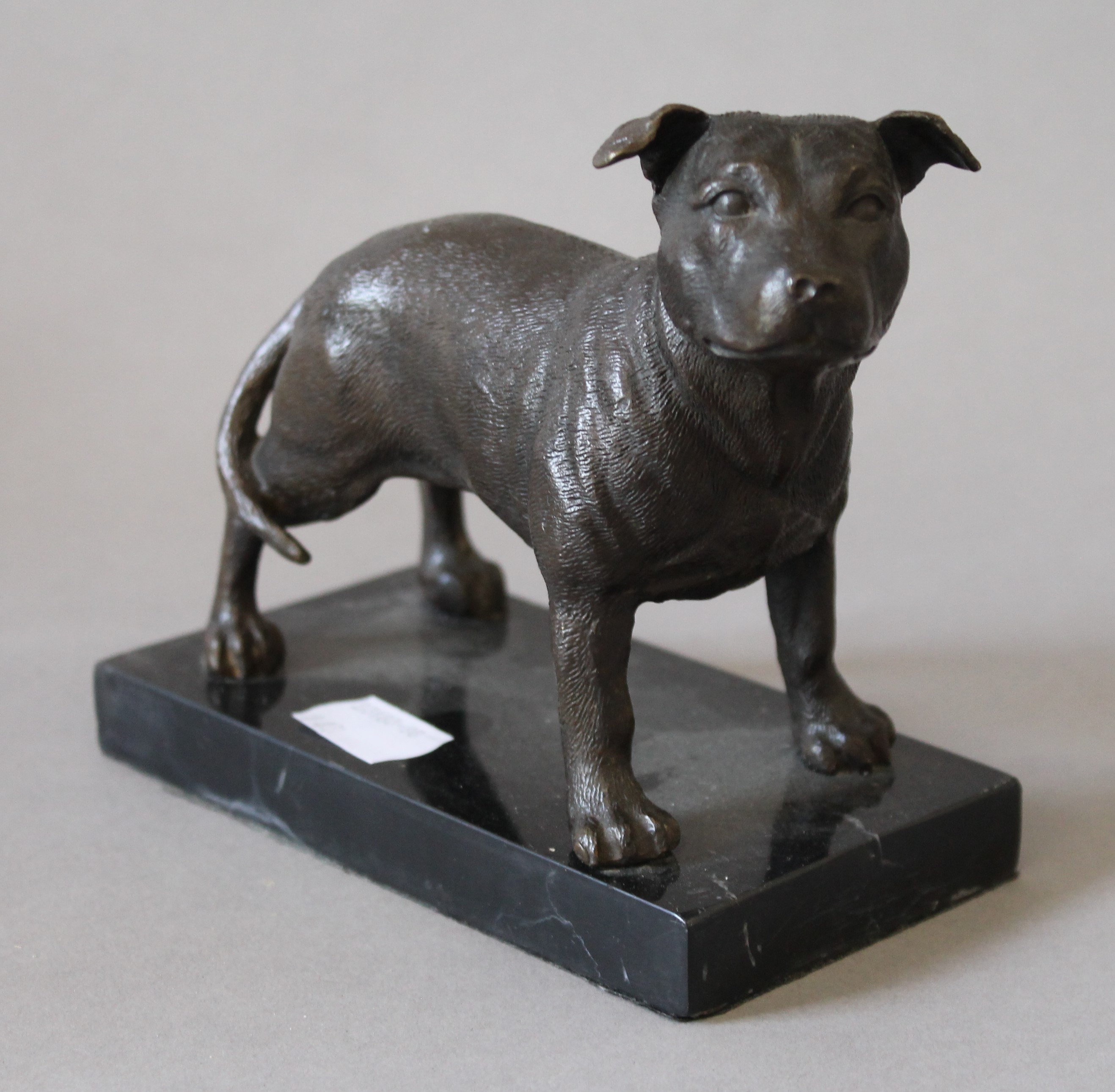 A bronze bulldog on marble base. 16 cm long. - Bild 2 aus 3