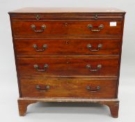 A George III mahogany chest of drawers with brushing slide. 92 cm wide, 51 cm deep, 97 cm high.