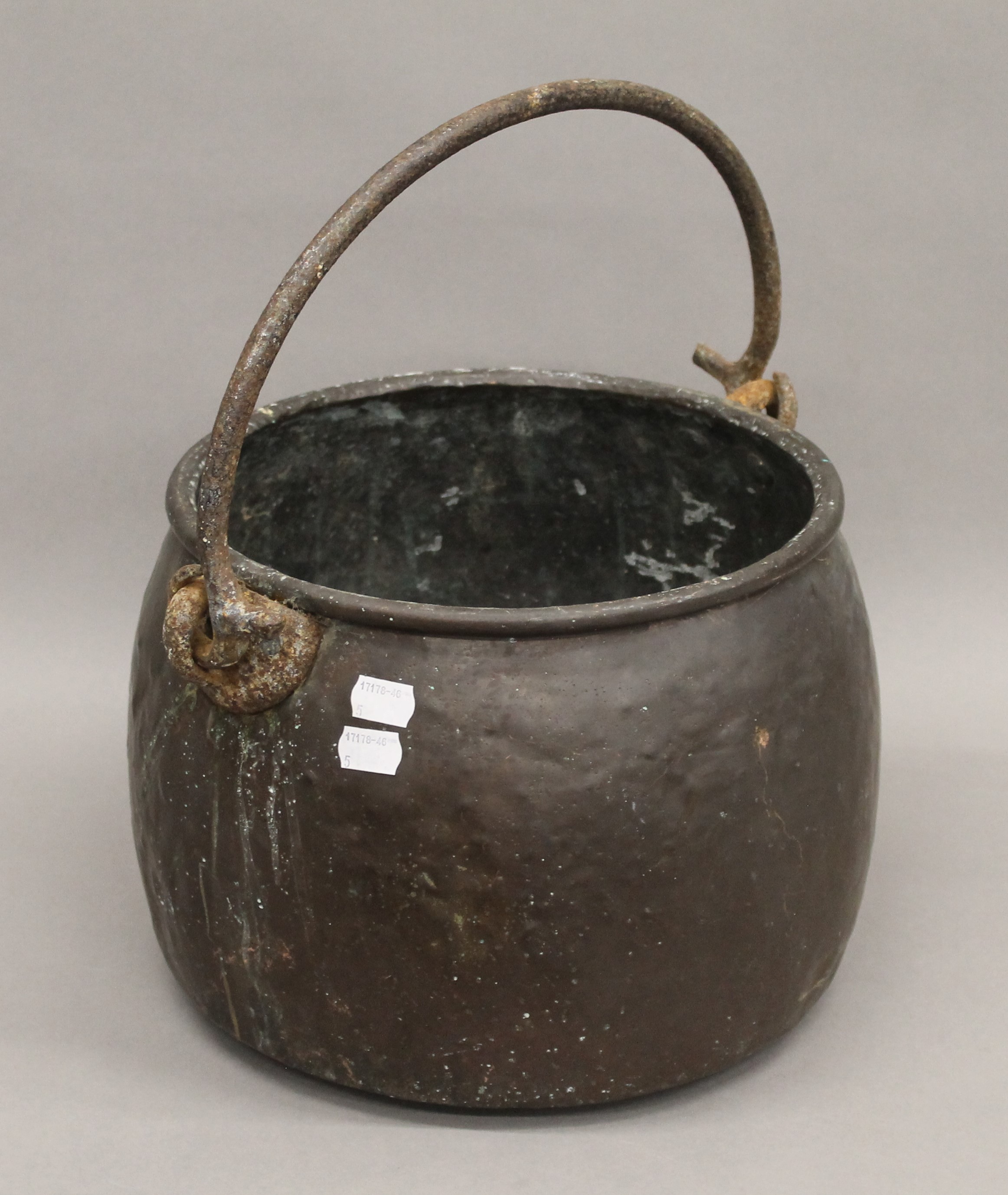 A 19th century copper cauldron. 35 cm wide. - Image 2 of 3