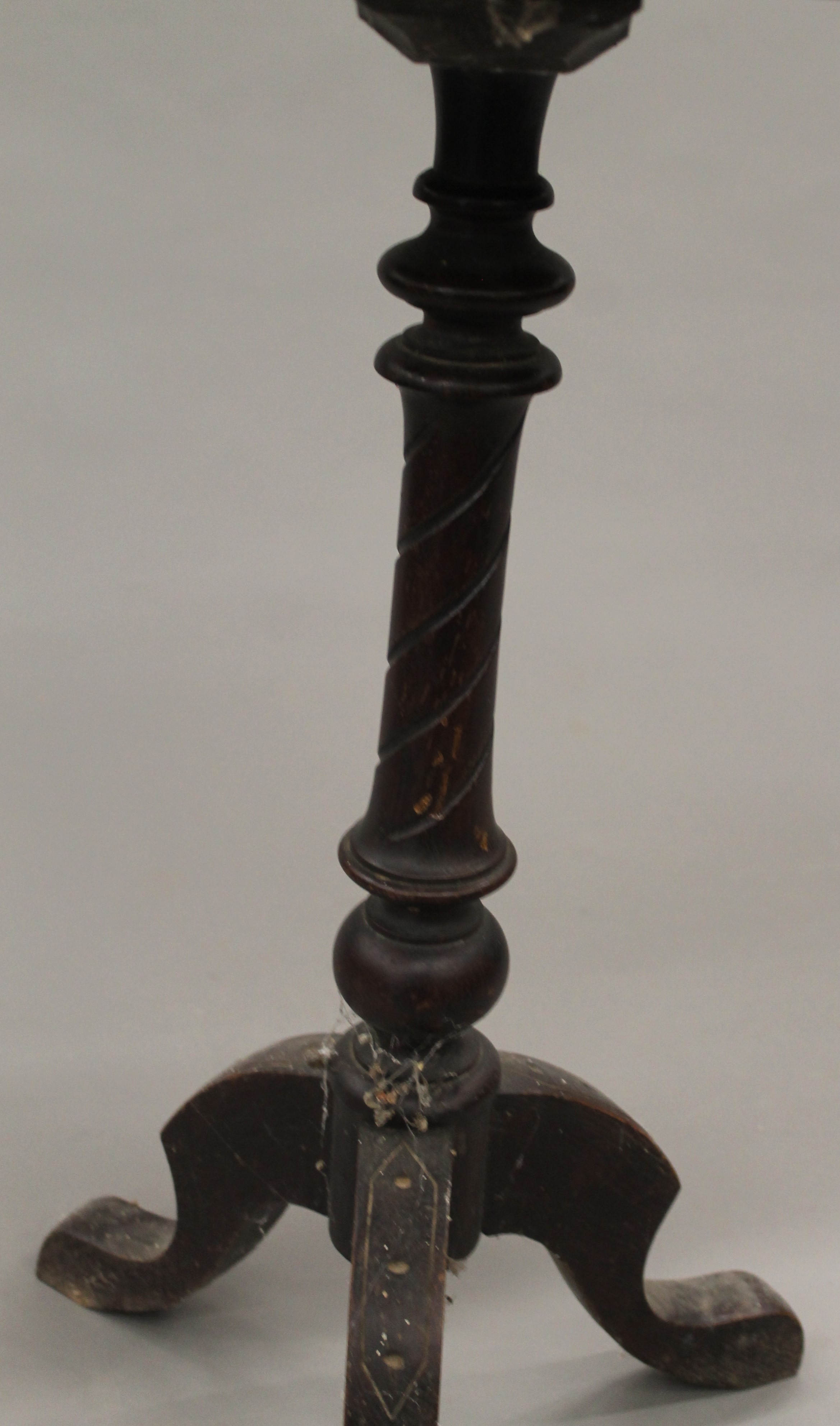 A Victorian inlaid chess table and a jardiniere stand. The latter 86.5 cm high. - Image 11 of 12
