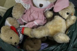 A large quantity of teddy bears, etc.