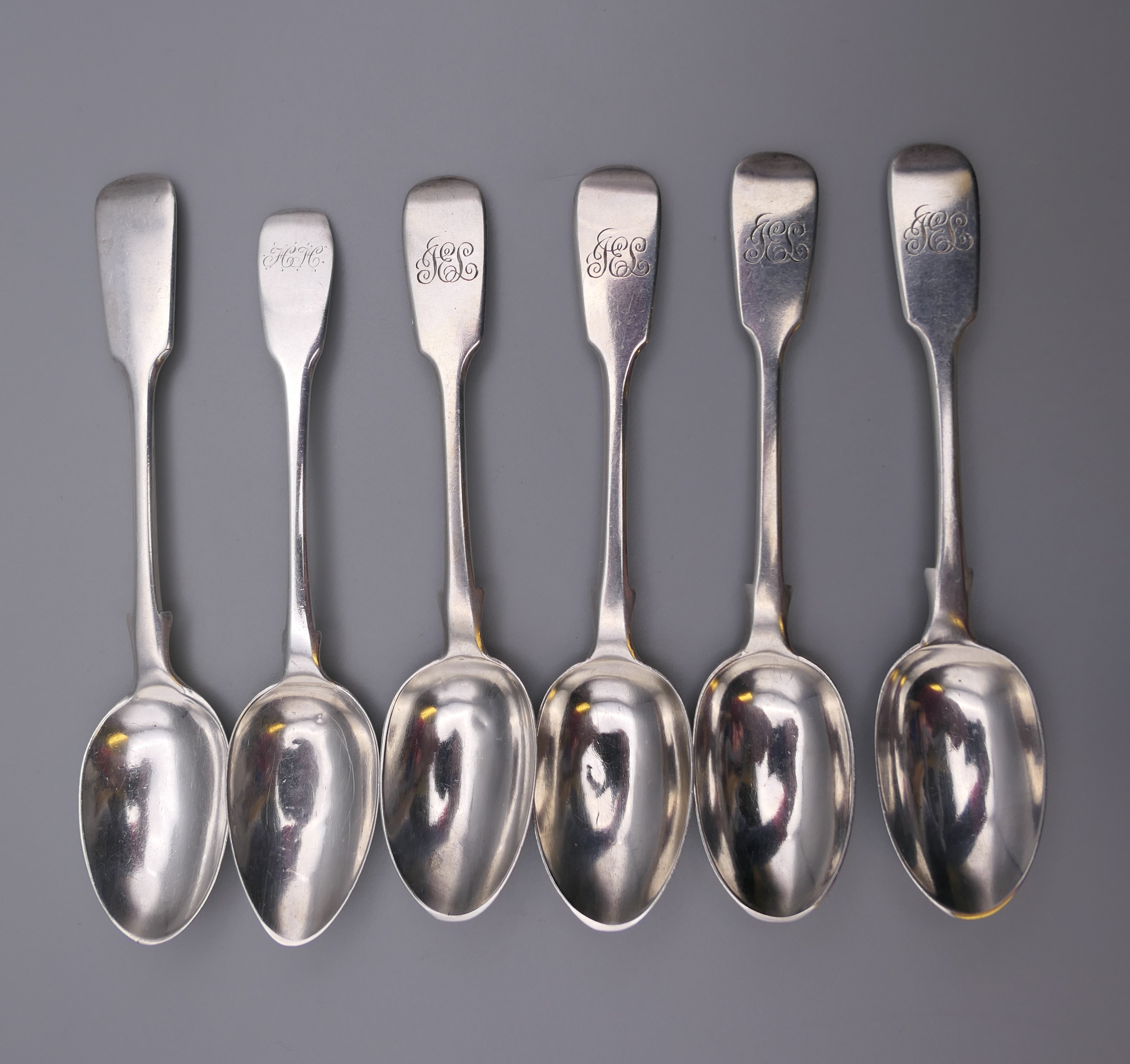 Six Fiddle pattern teaspoons by various 19th century London makers. 91.9 grammes. - Image 2 of 4