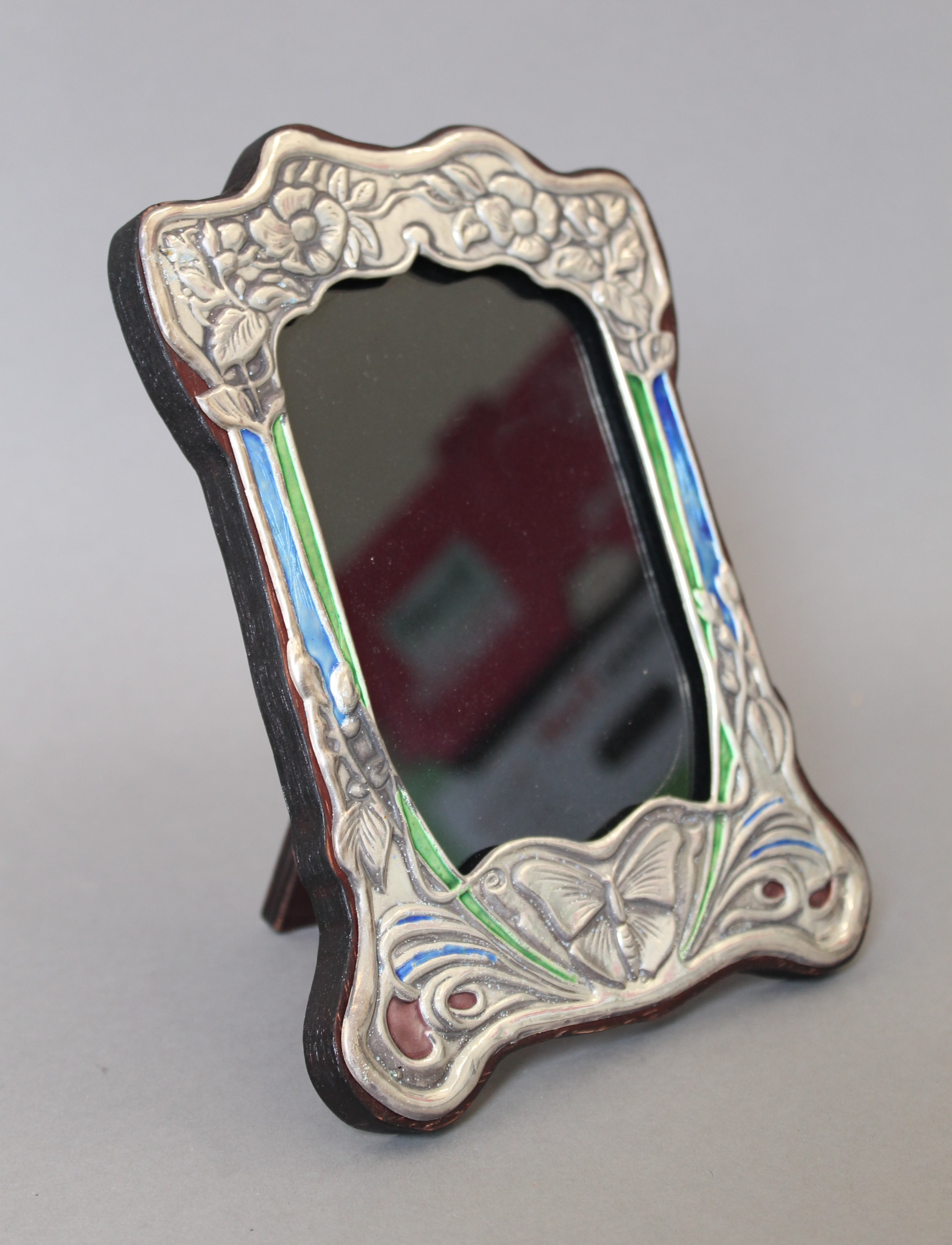 A pair of Art Nouveau style silver photograph frames. 16 x 21 cm. - Image 2 of 5