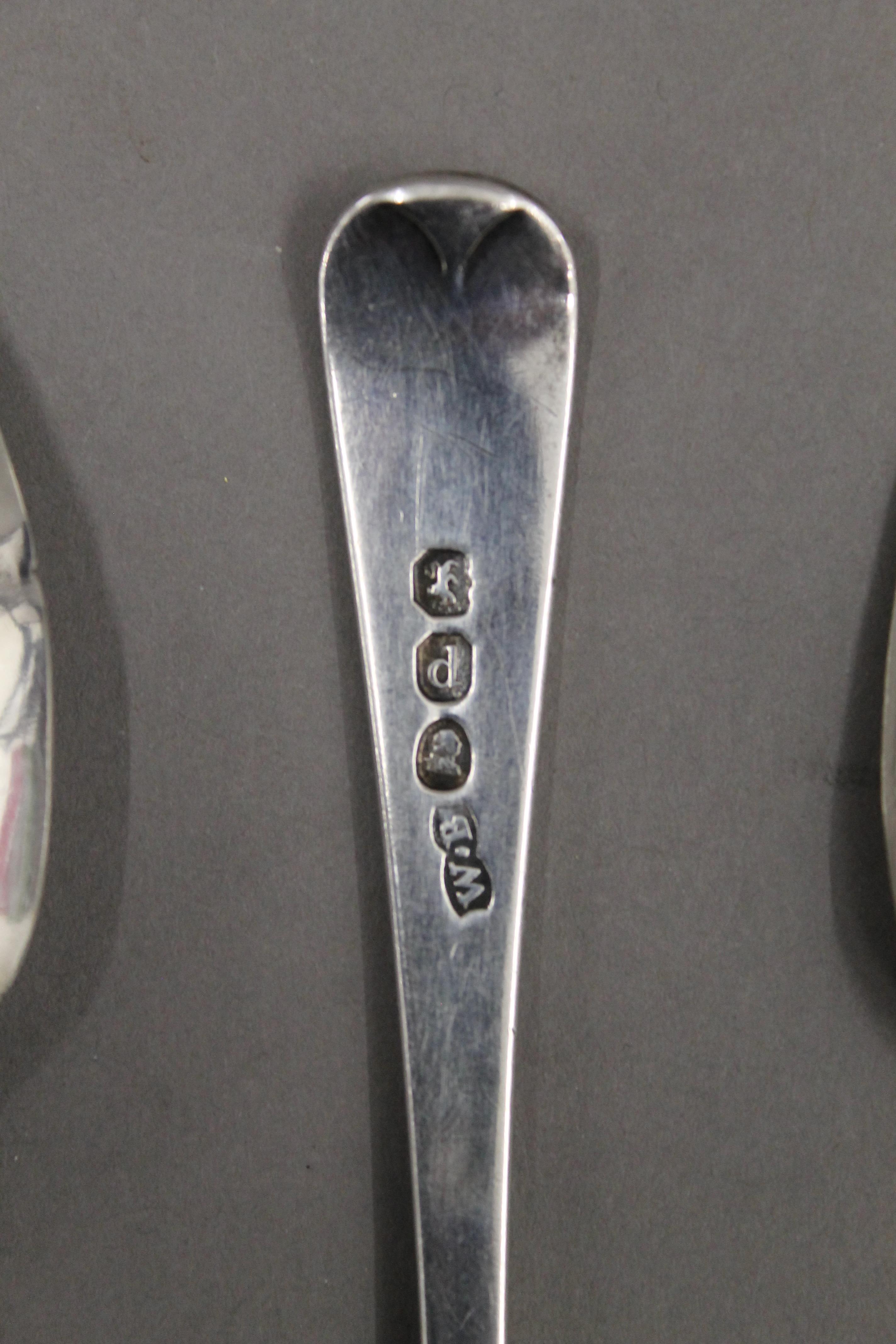Six early 19th century Old English pattern teaspoons by William Bateman of London. 95.7 grammes. - Image 4 of 6
