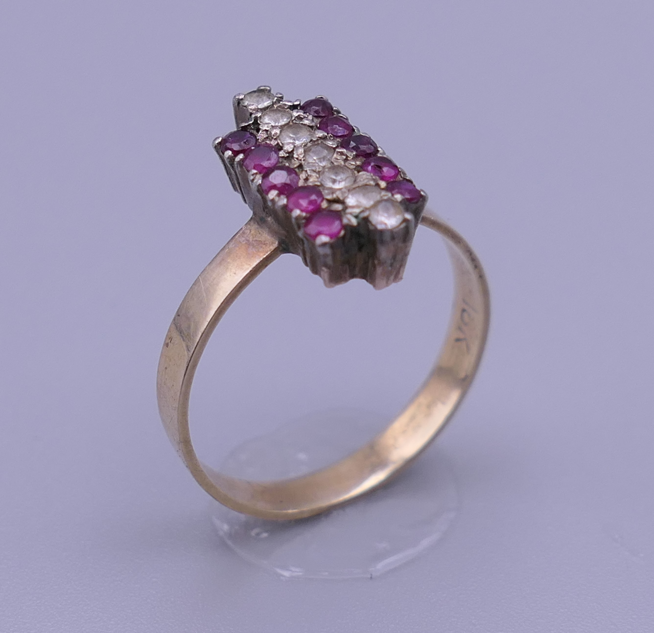 An 18 K gold ring. Ring size L/M. 2.1 grammes total weight. - Image 2 of 6