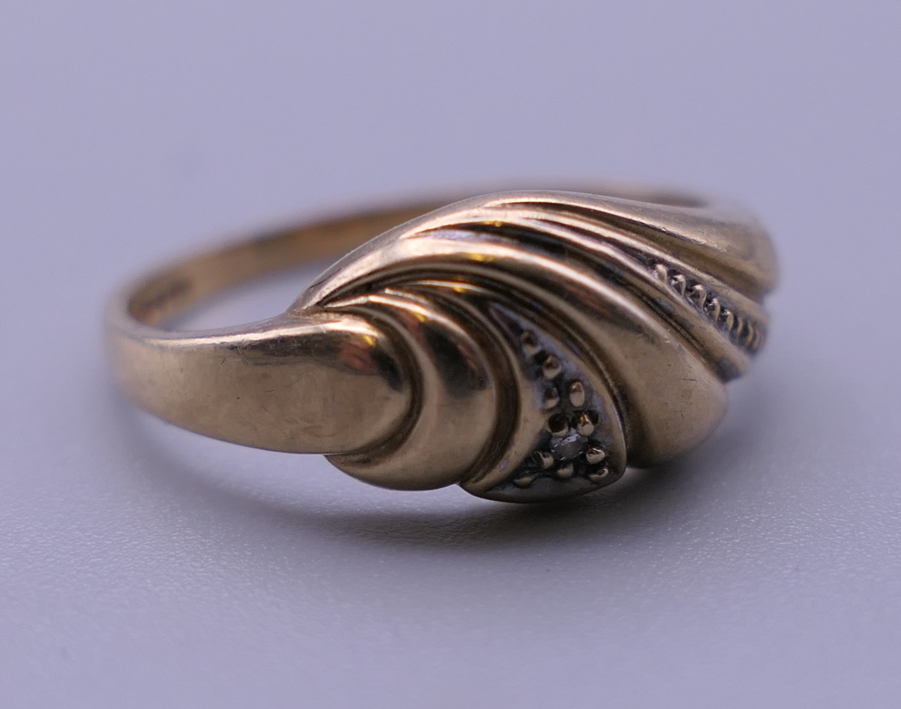 A 9 ct gold ring. Ring size L/M. 2.3 grammes total weight. - Image 6 of 8