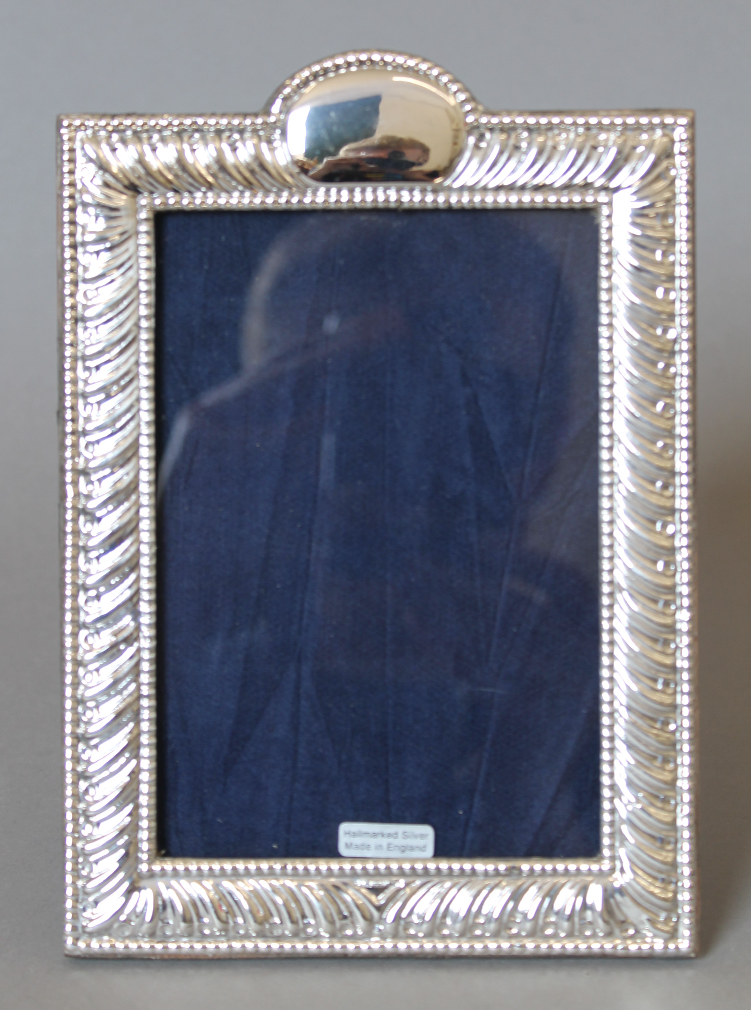 A pair of silver photograph frames. 13.5 x 19 cm. - Image 3 of 5