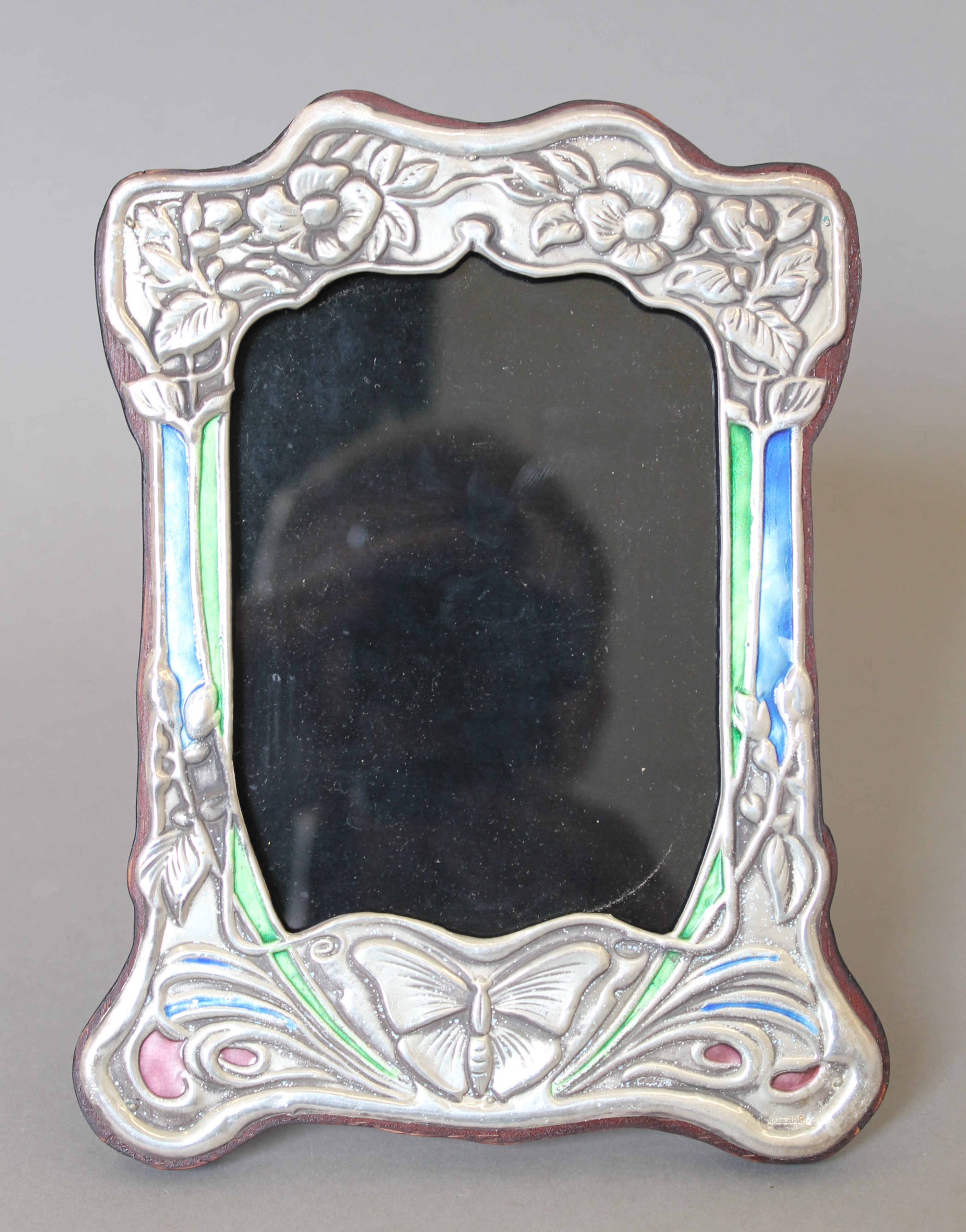 A pair of Art Nouveau style silver photograph frames. 16 x 21 cm. - Image 3 of 5