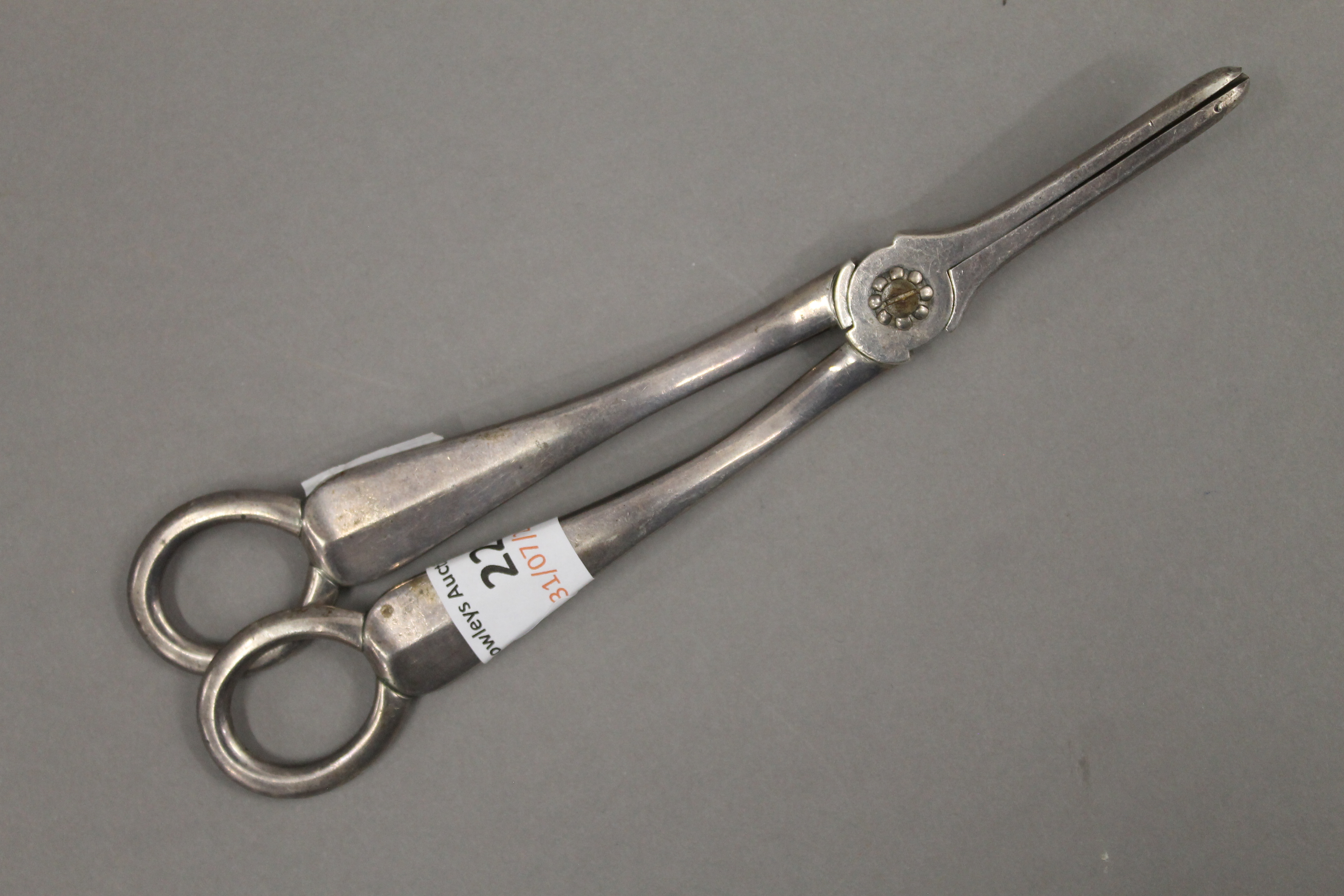 A pair of silver grape scissors. 18 cm long. 136.4 grammes.