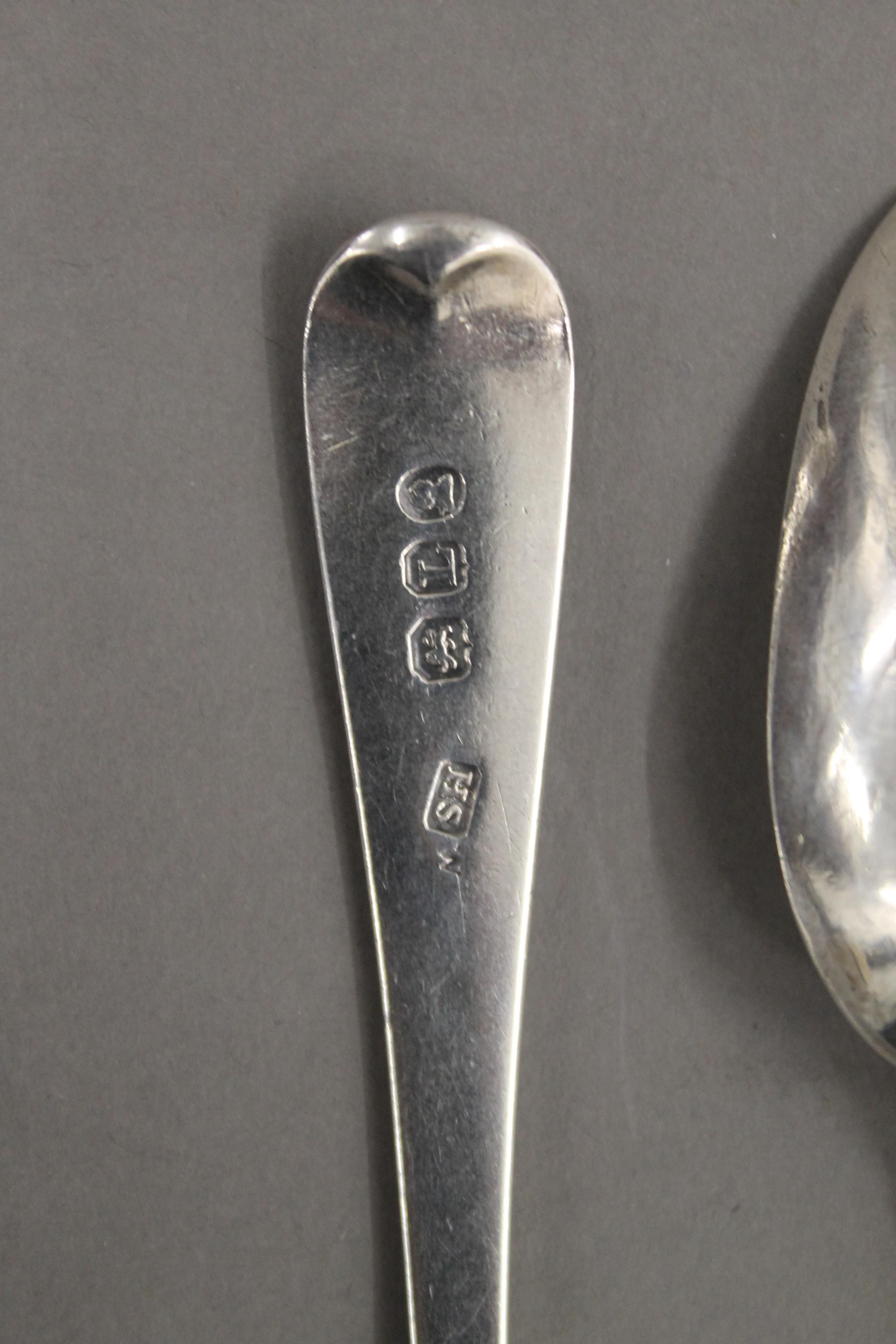 Six early 19th century Old English pattern teaspoons by Solomon Hougham of London. 100.4 grammes. - Image 4 of 4
