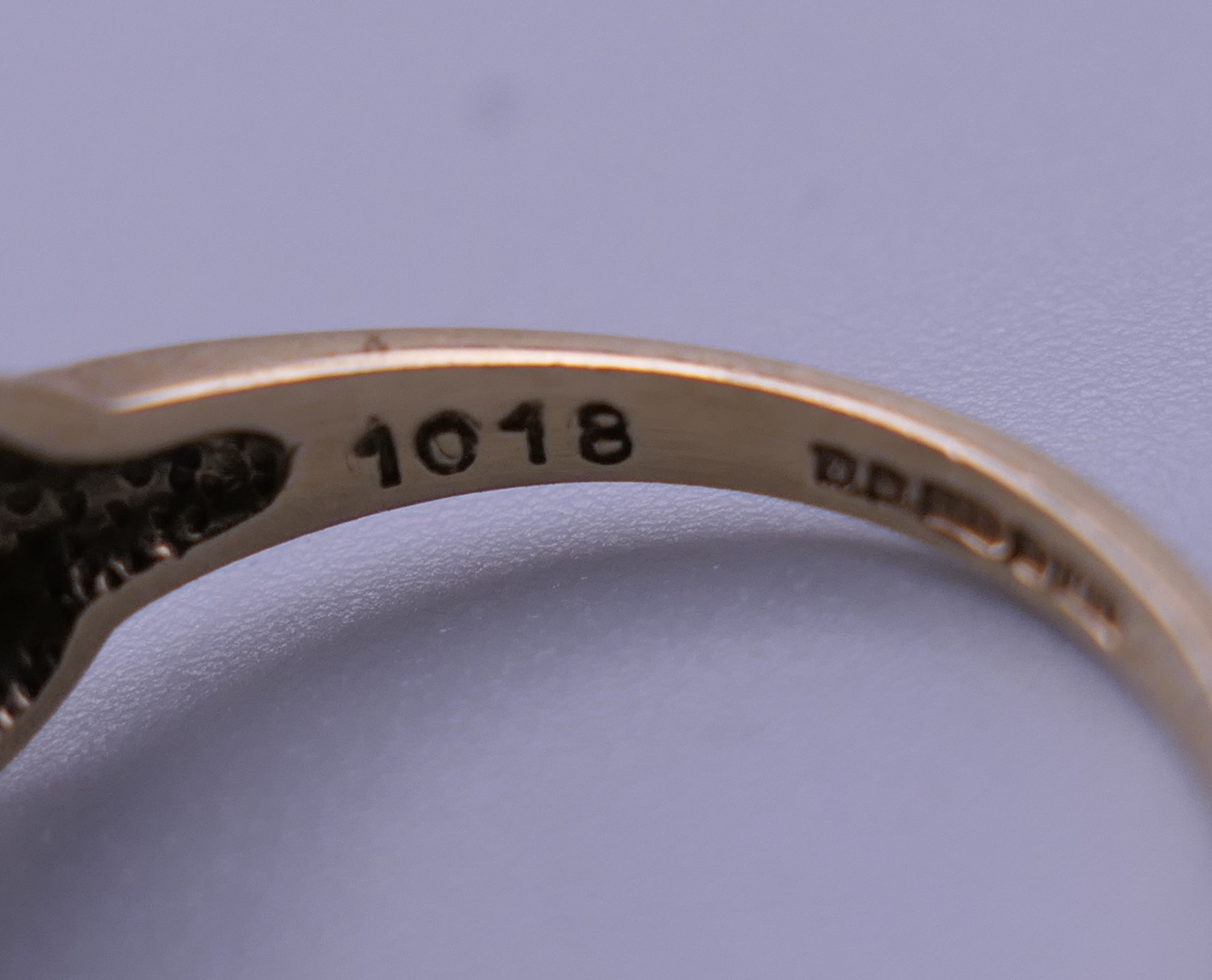 A 9 ct gold ring. Ring size L/M. 2.3 grammes total weight. - Image 7 of 8