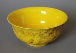 A Chinese yellow porcelain bowl. 15.5 cm diameter.