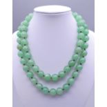 A string of jade beads. 82 cm long.