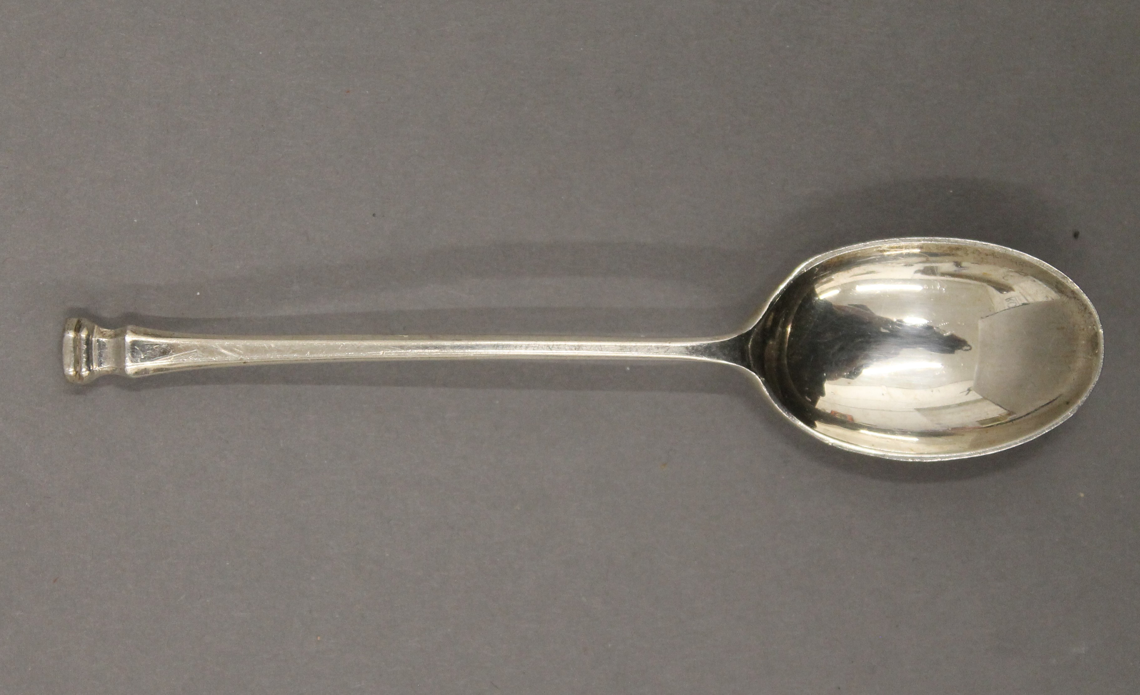 A cased set of eight silver teaspoons - Image 2 of 5