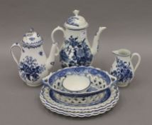 A collection of 18th century blue and white Worcester porcelain and other blue and white porcelain