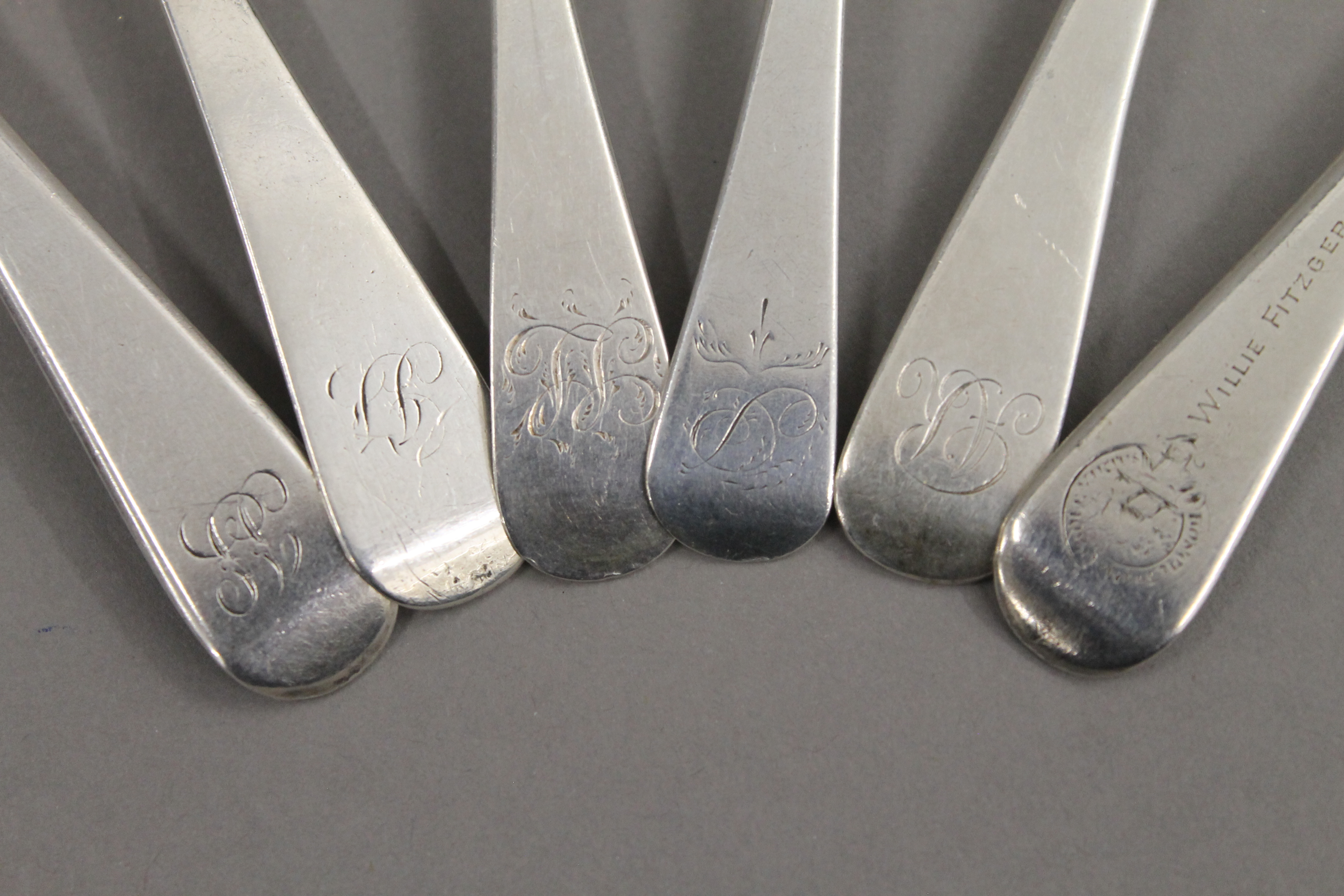 Six early 19th century Old English pattern teaspoons by Solomon Hougham of London. 100.4 grammes. - Image 2 of 4