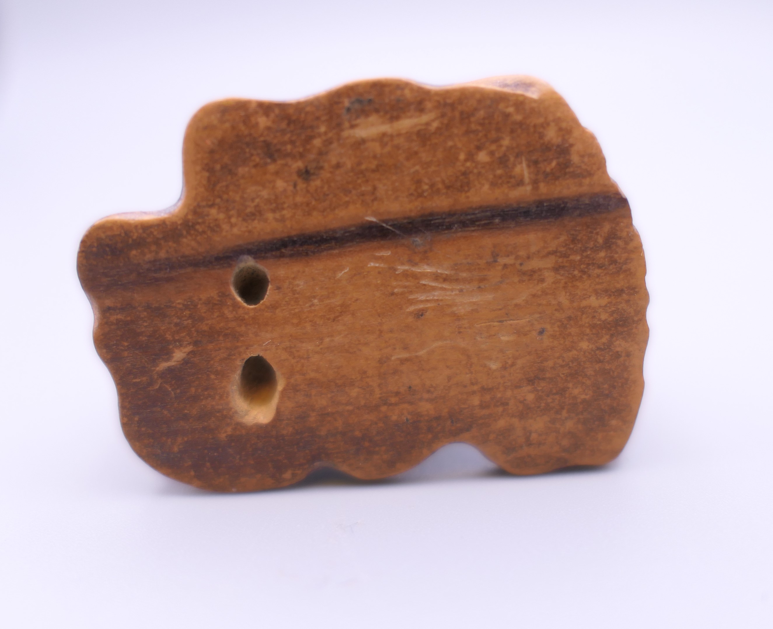 A Japanese hare and tortoise wooden netsuke. 4 cm long. - Image 6 of 8