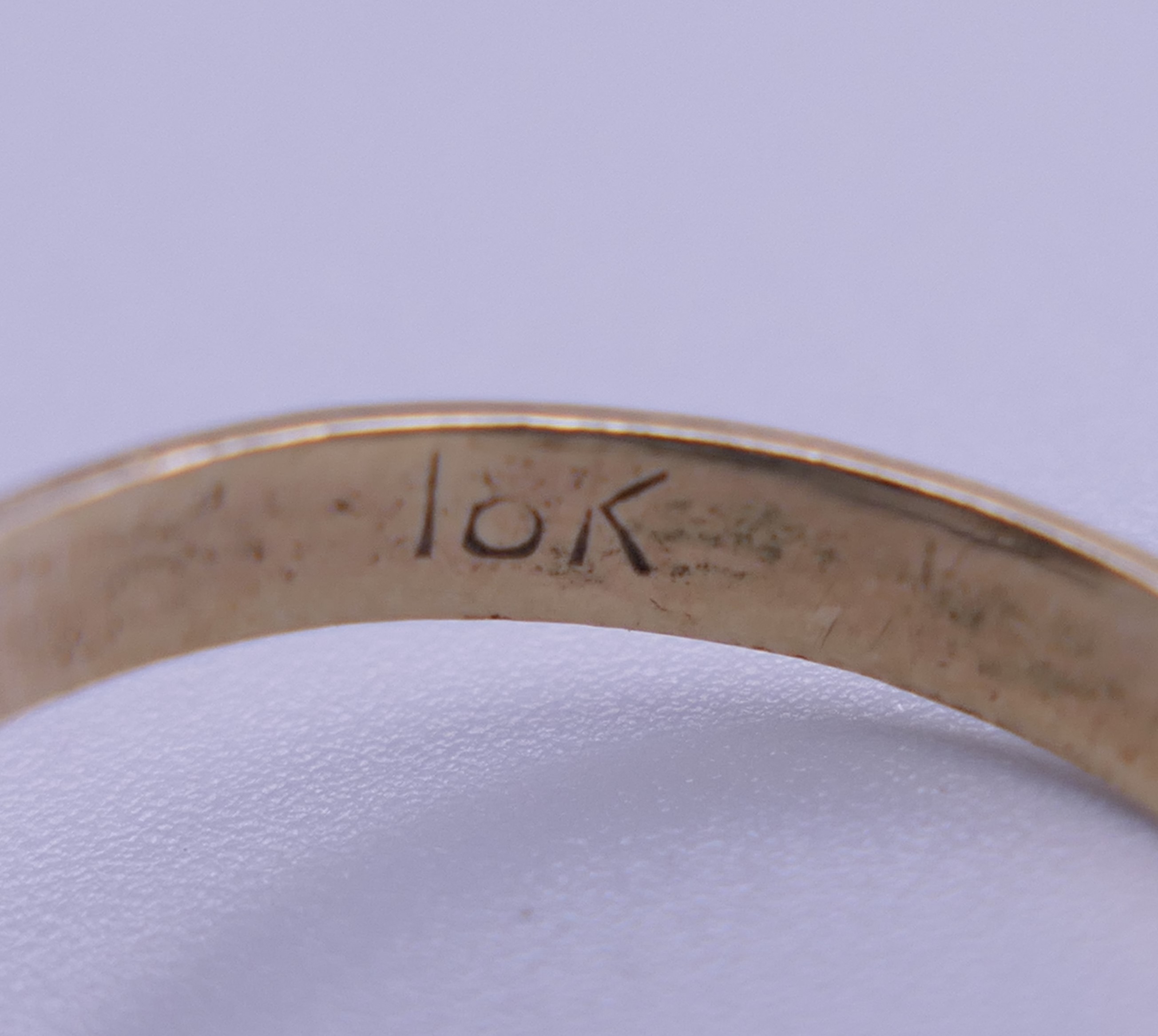 An 18 K gold ring. Ring size L/M. 2.1 grammes total weight. - Image 6 of 6