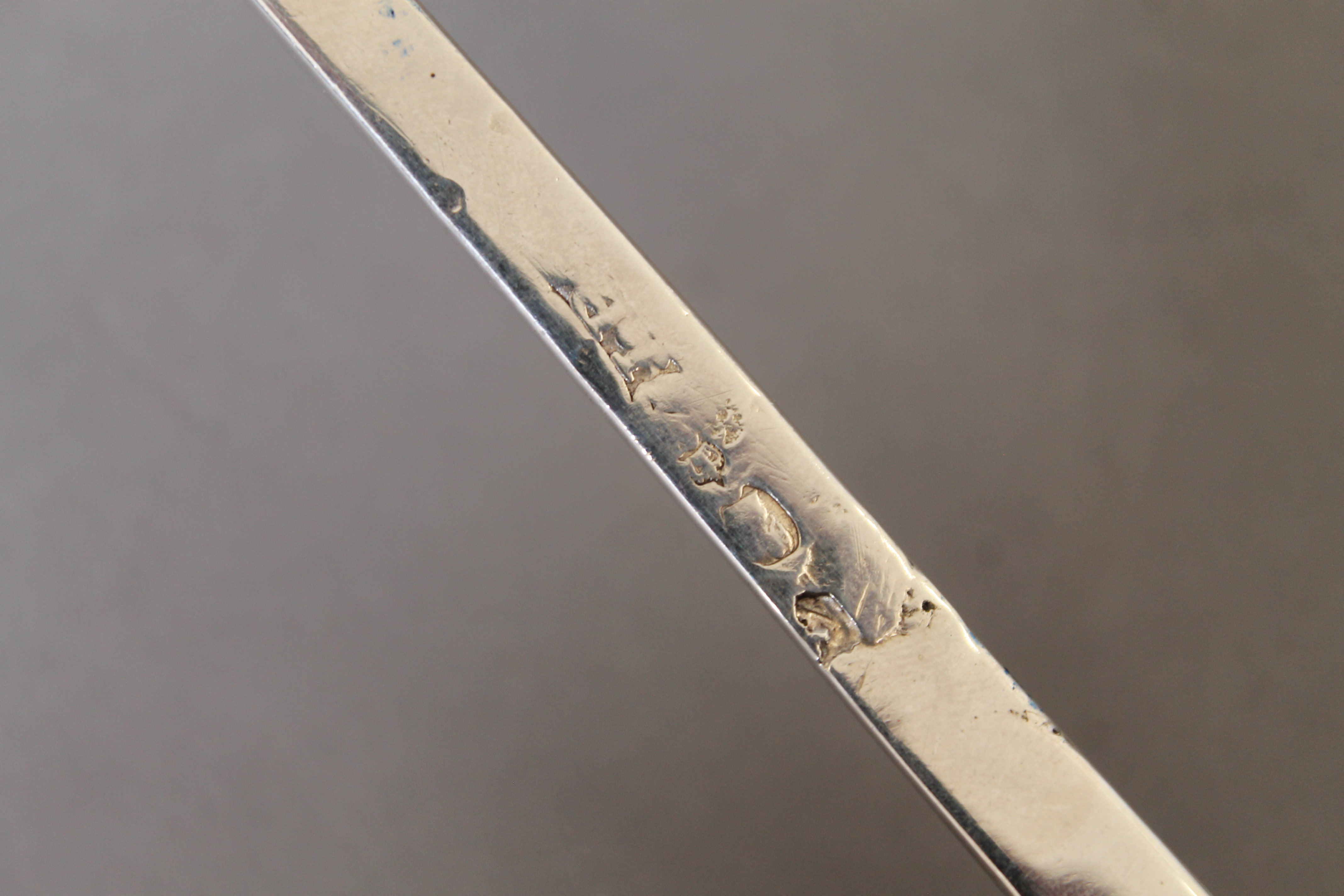 A Georgian bright cut silver ladle. 36 cm long. 158.2 grammes. - Image 3 of 3