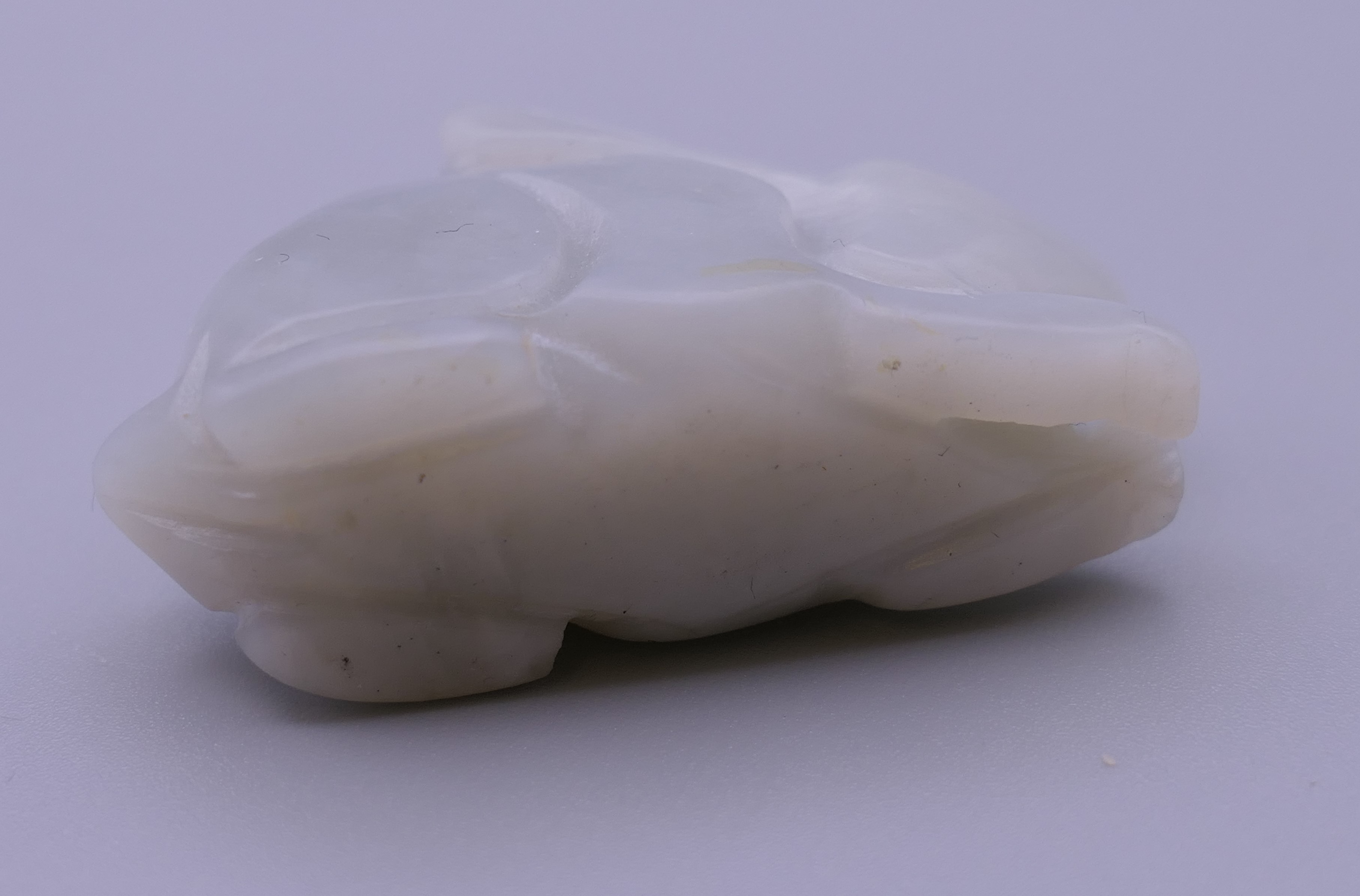 A jade carving of a rabbit. 4.5 cm long. - Image 3 of 5