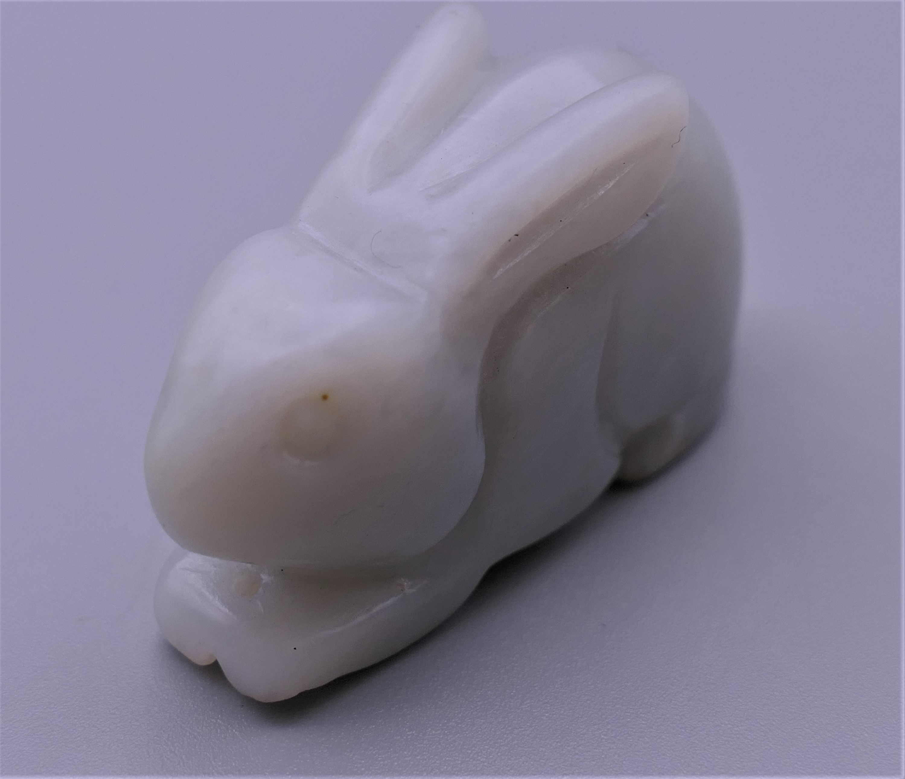 A jade carving of a rabbit. 4.5 cm long. - Image 4 of 5