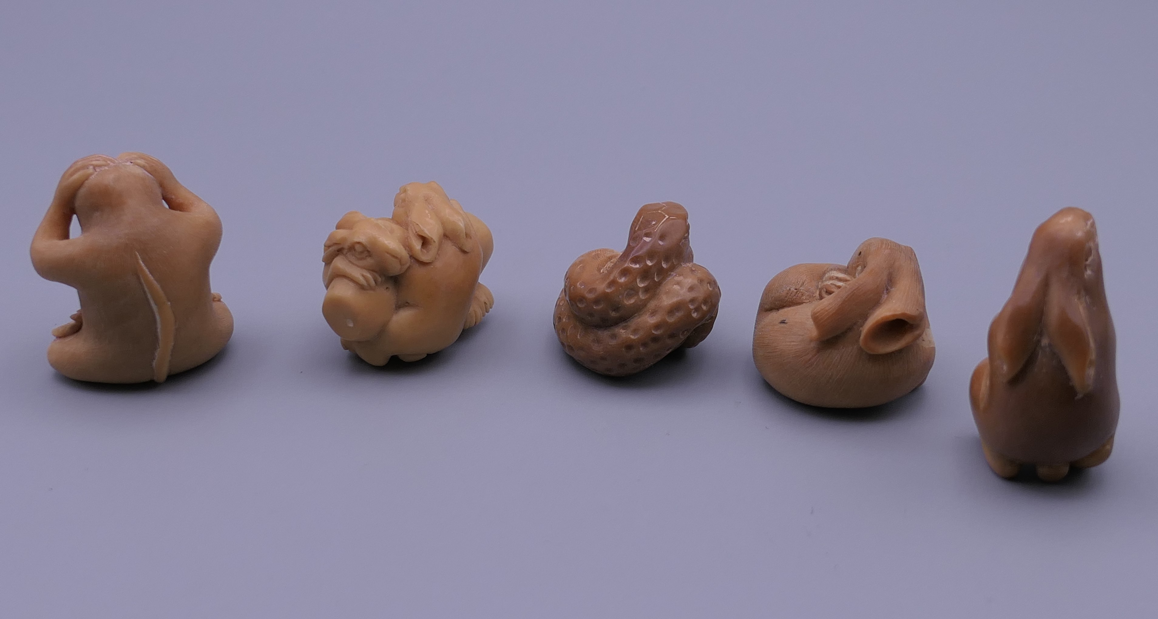 Five bone netsukes. Monkey 3.5 cm high. - Image 2 of 7