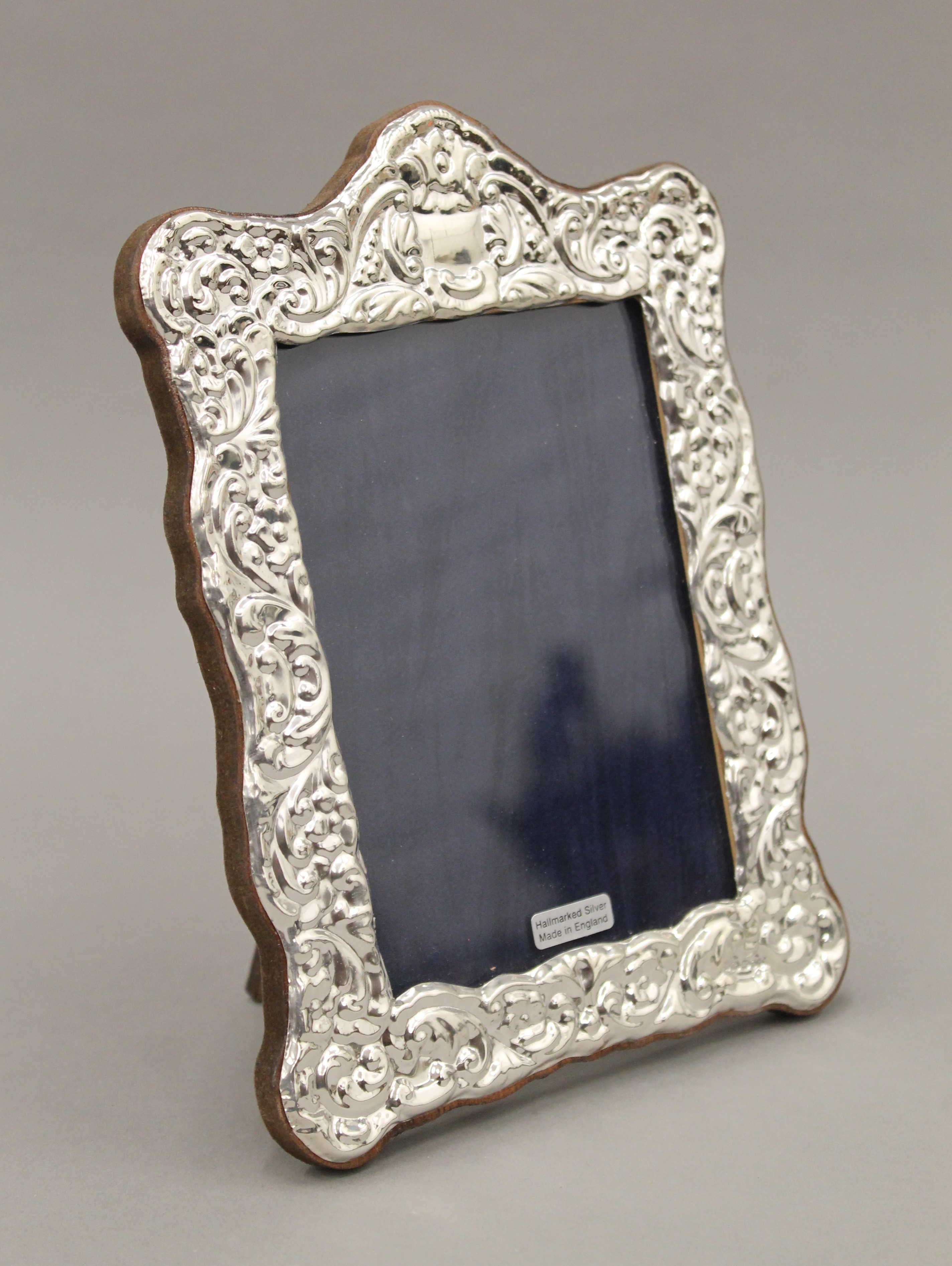 A pair of silver photograph frames. 14.5 x 19.5 cm. - Image 2 of 5