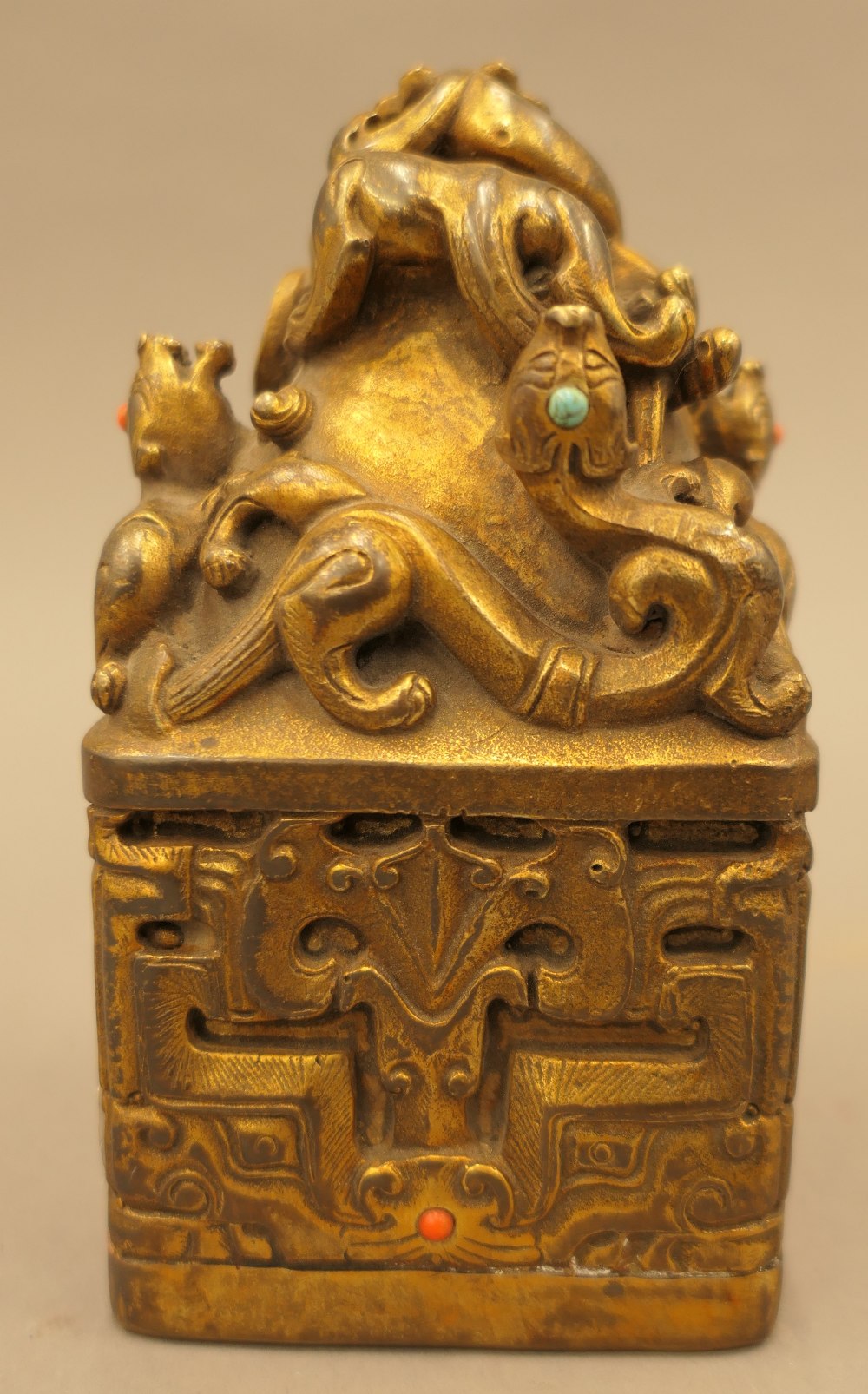 A Chinese gilt bronze seal decorated with dragons. 16.5 cm high. - Image 5 of 10