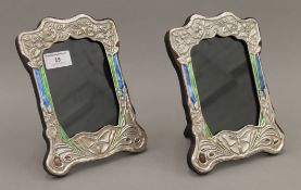 A pair of Art Nouveau style silver photograph frames. 16 x 21 cm.
