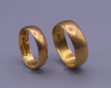 Two 22 ct gold wedding bands. 7.3 grammes.