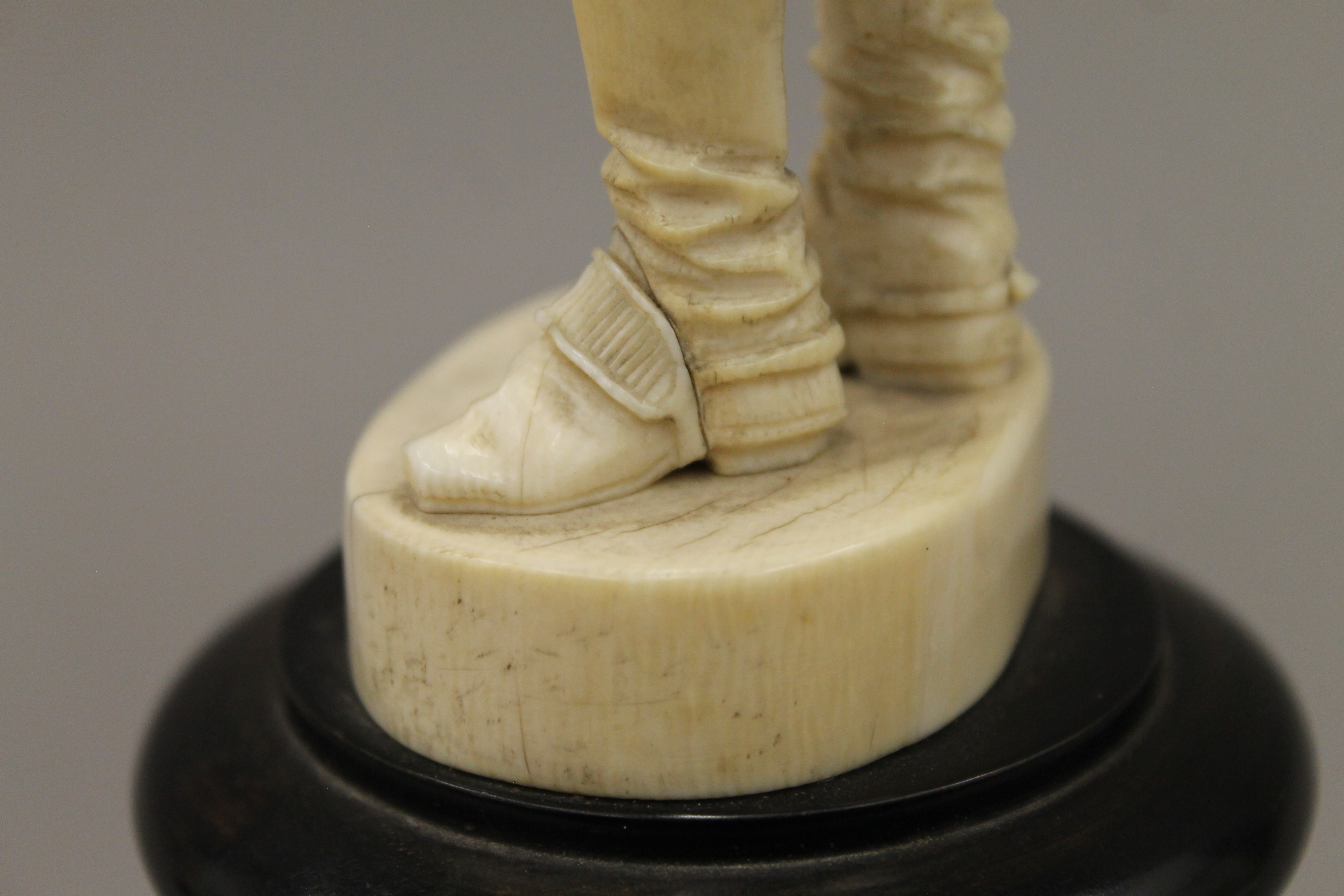 A 19th century Dieppe carved ivory model of Napoleon Bonaparte mounted on an ebonised wooden plinth - Image 5 of 6