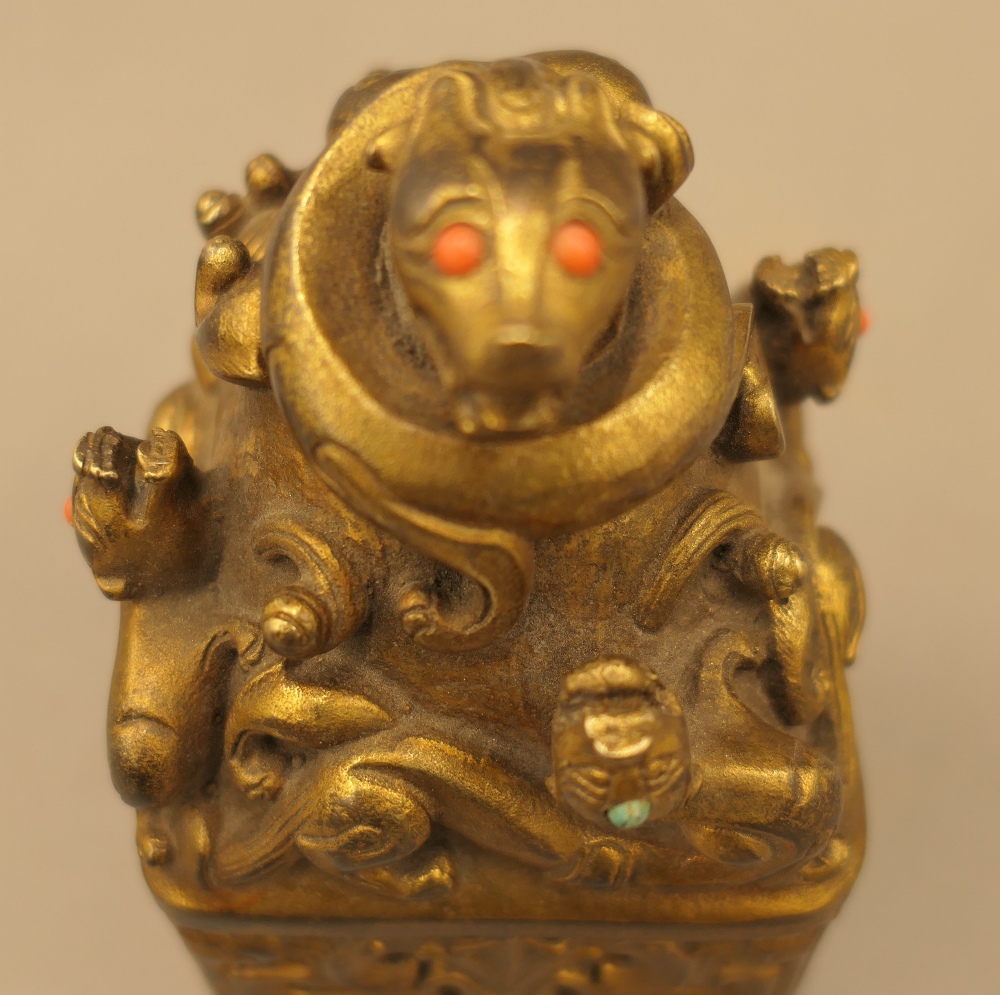 A Chinese gilt bronze seal decorated with dragons. 16.5 cm high. - Image 8 of 10