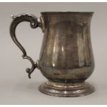 A Georgian silver tankard. 12 cm high. 348.8 grammes.