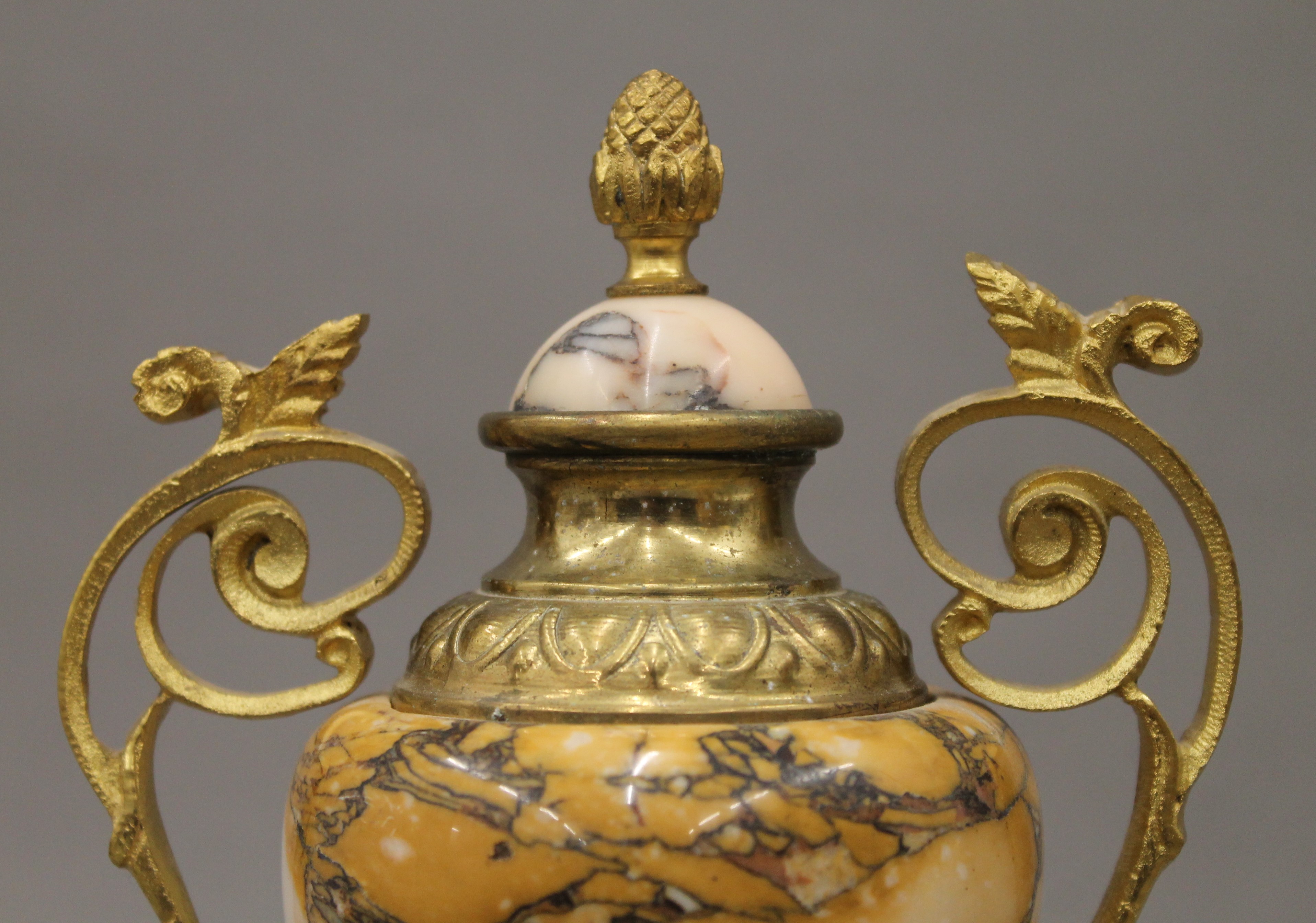 A marble and ormolu clock garniture with pendulum and key, with enamel dial and striking movement. - Image 13 of 14