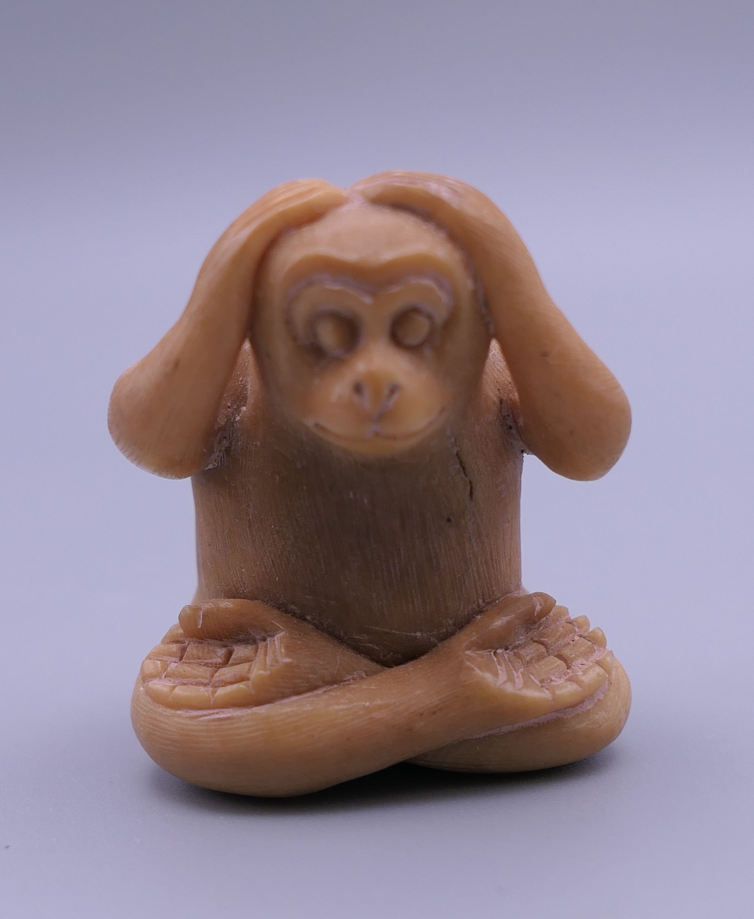 Five bone netsukes. Monkey 3.5 cm high. - Image 3 of 7