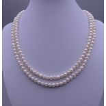 A double strand pearl necklace. 42 cm long.