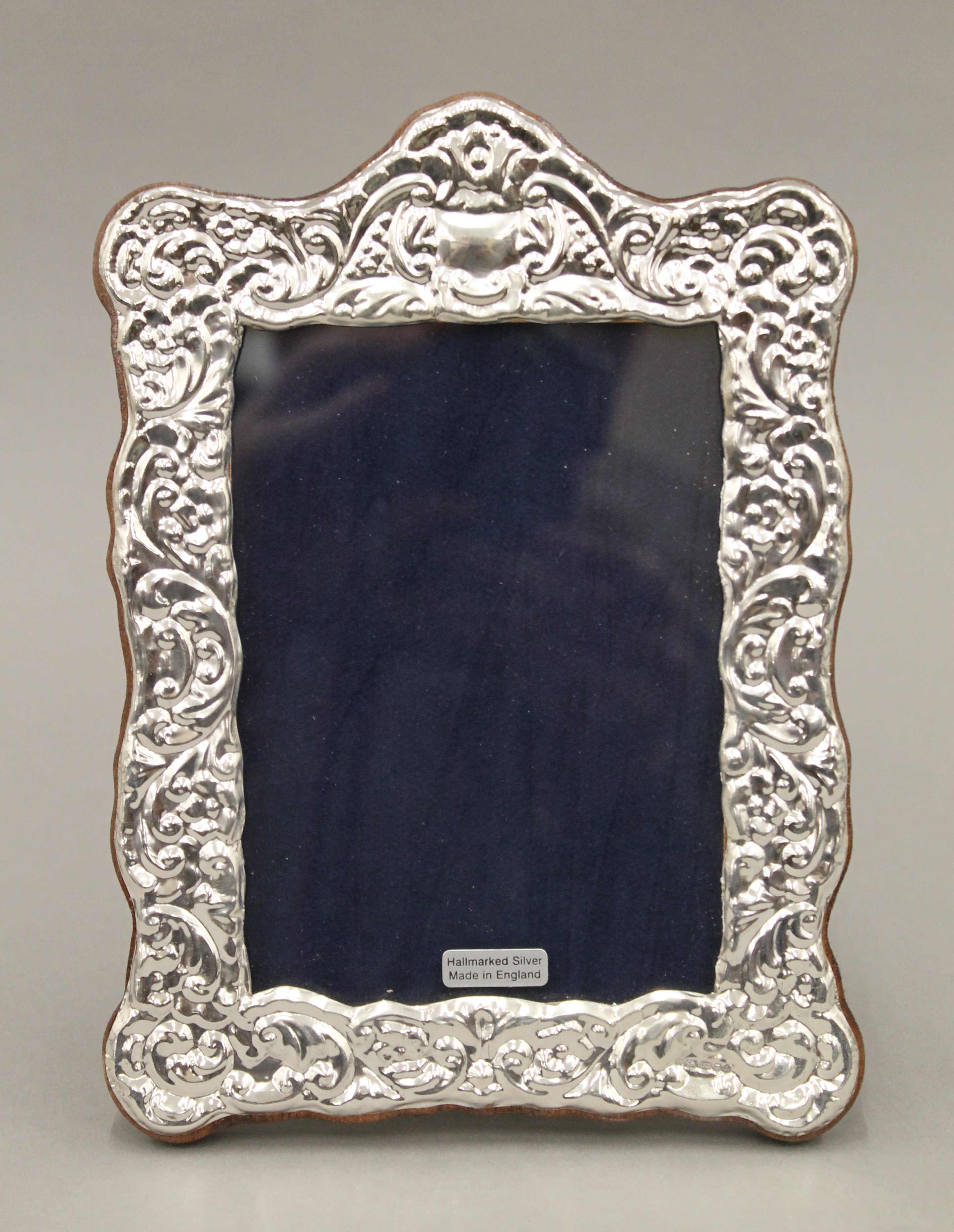 A pair of silver photograph frames. 14.5 x 19.5 cm. - Image 3 of 5