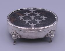 A silver and tortoiseshell casket. 8 cm wide, 3.25 cm high. 71.5 grammes total weight.